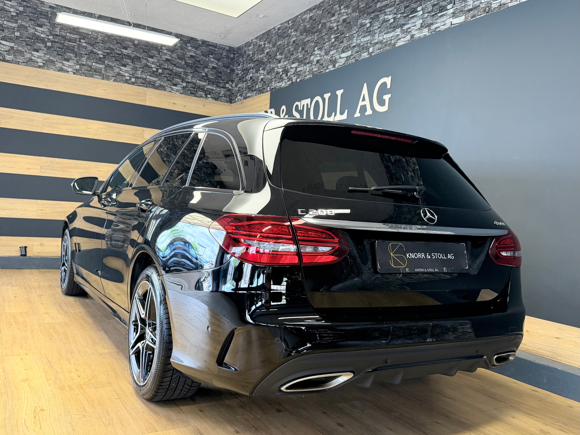 MERCEDES-BENZ C 200 Swiss Star AMG Line 4M 9G-Tronic-image-10