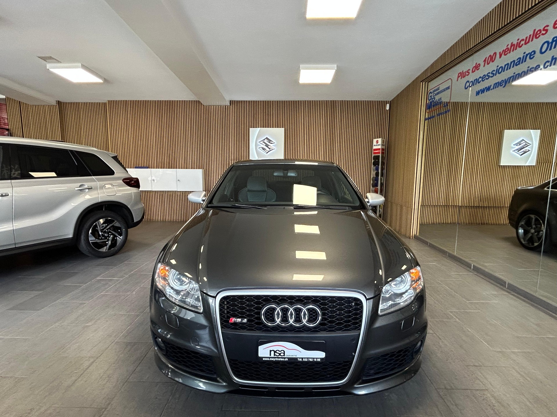 AUDI RS4 4.2 V8 quattro-image-2