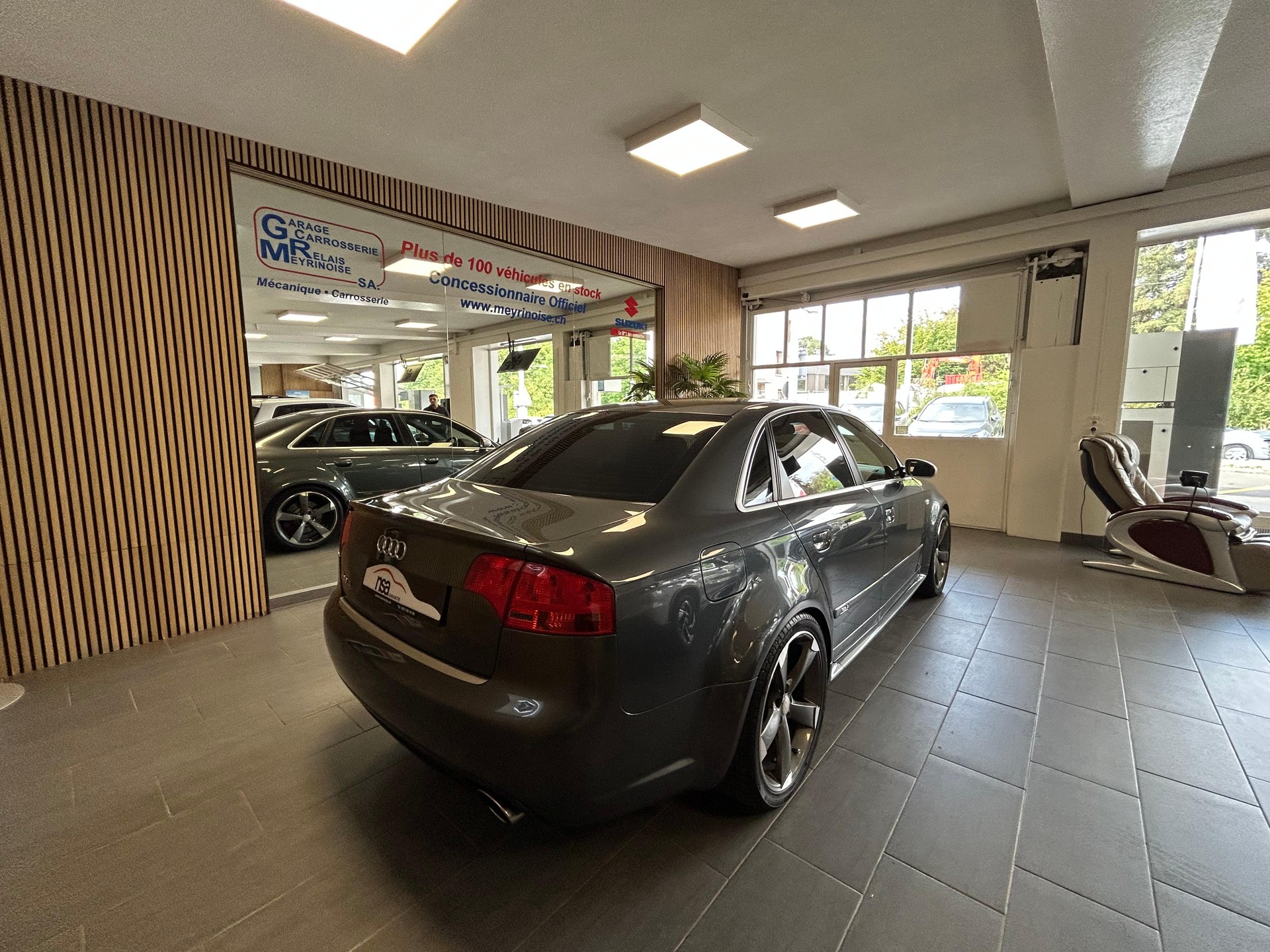 AUDI RS4 4.2 V8 quattro-image-6