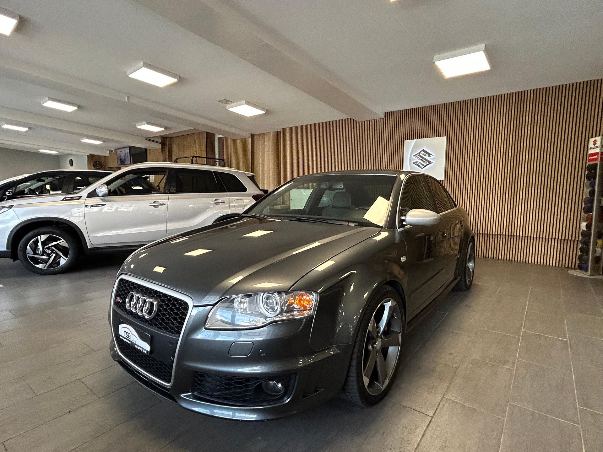 AUDI RS4 4.2 V8 quattro-image-3