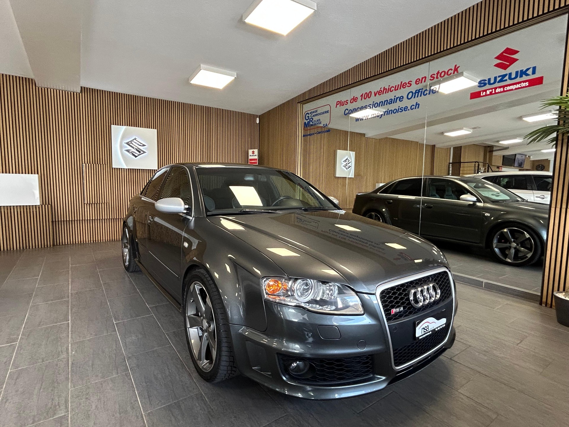 AUDI RS4 4.2 V8 quattro-image-1