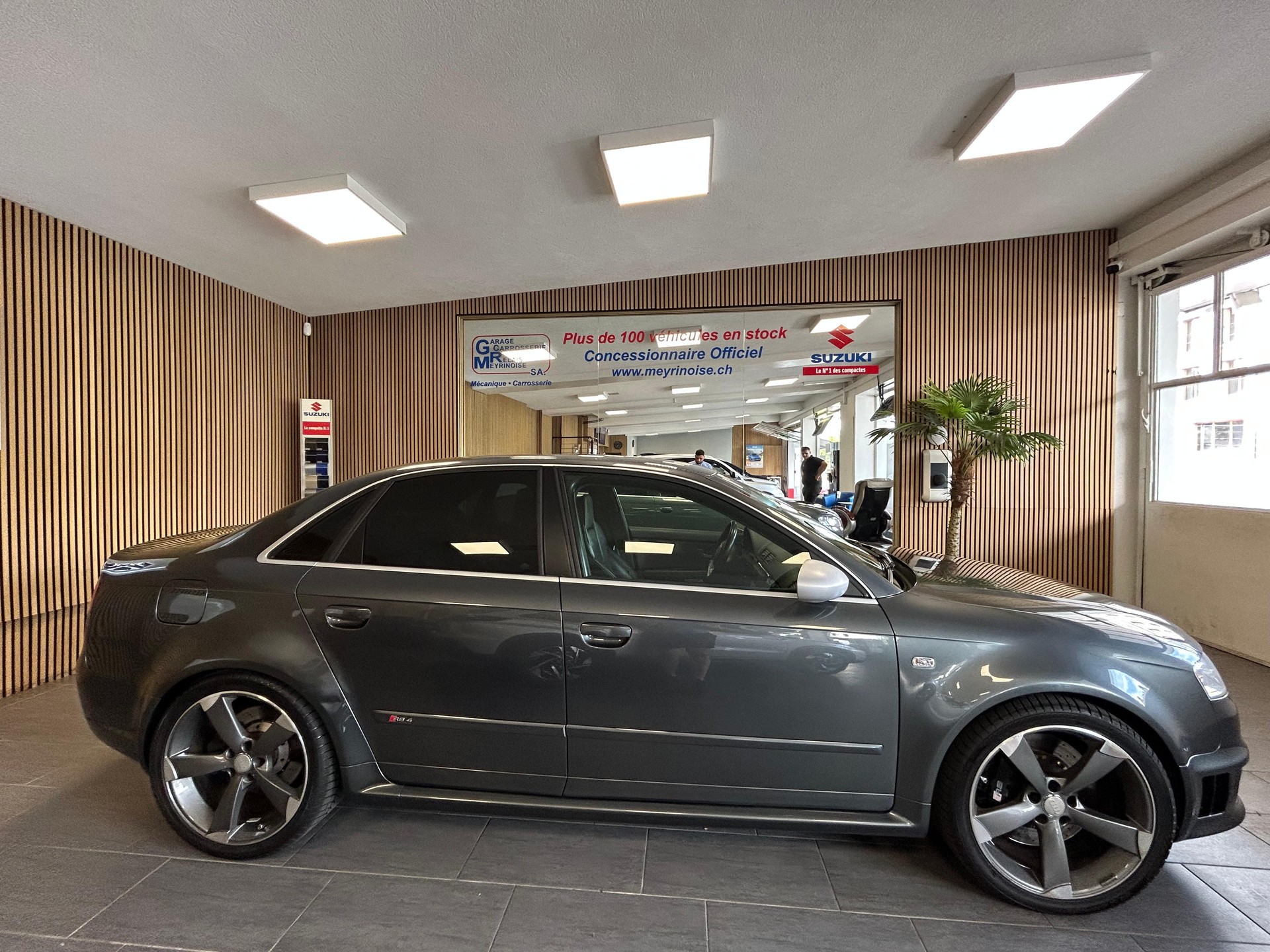 AUDI RS4 4.2 V8 quattro-image-0