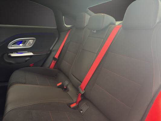MERCEDES-BENZ CLA 200 8G-DCT 4Matic-image-10