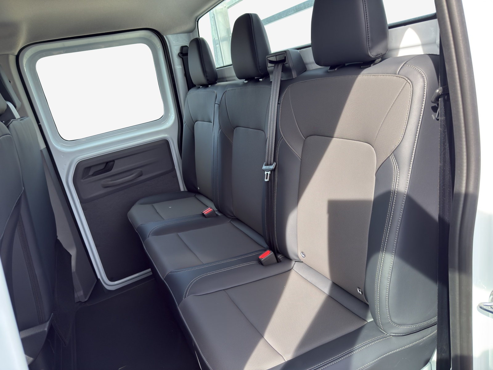 VW Transporter 2.0 TDI Automat 4Motion-image-11