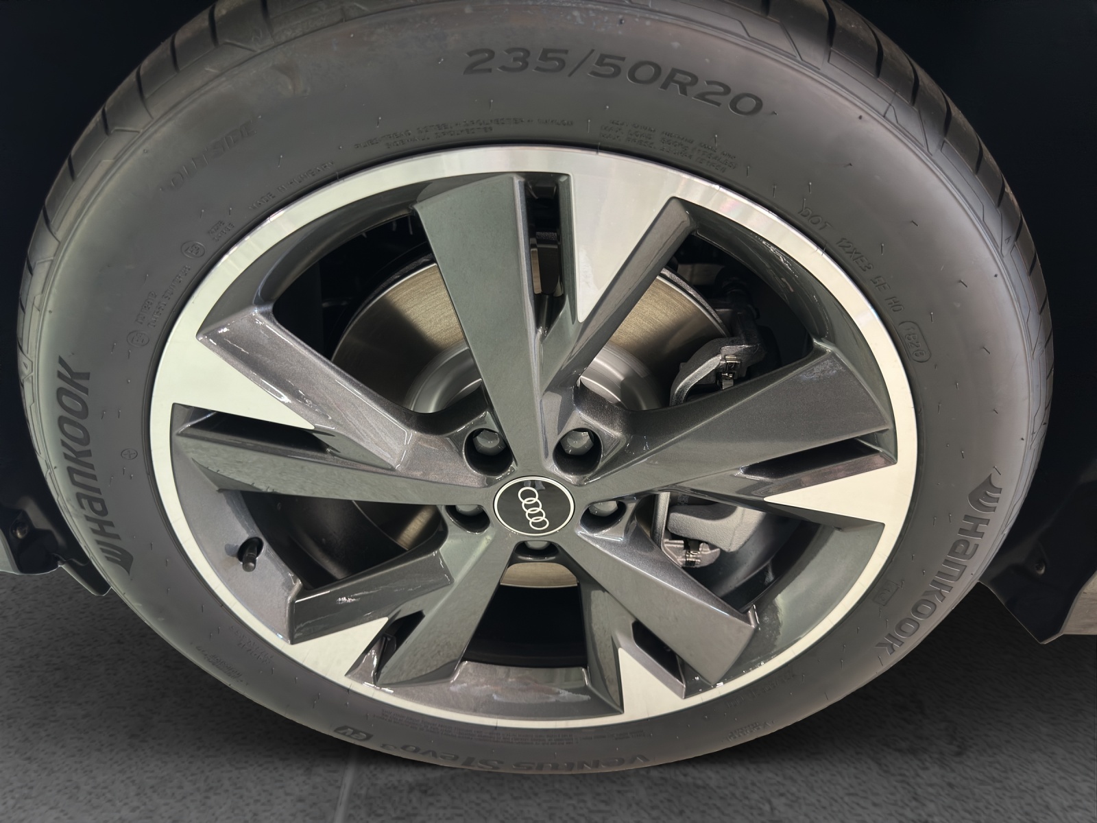 AUDI Q4 Sportback e-tron quattro performance Swiss Ski-image-8