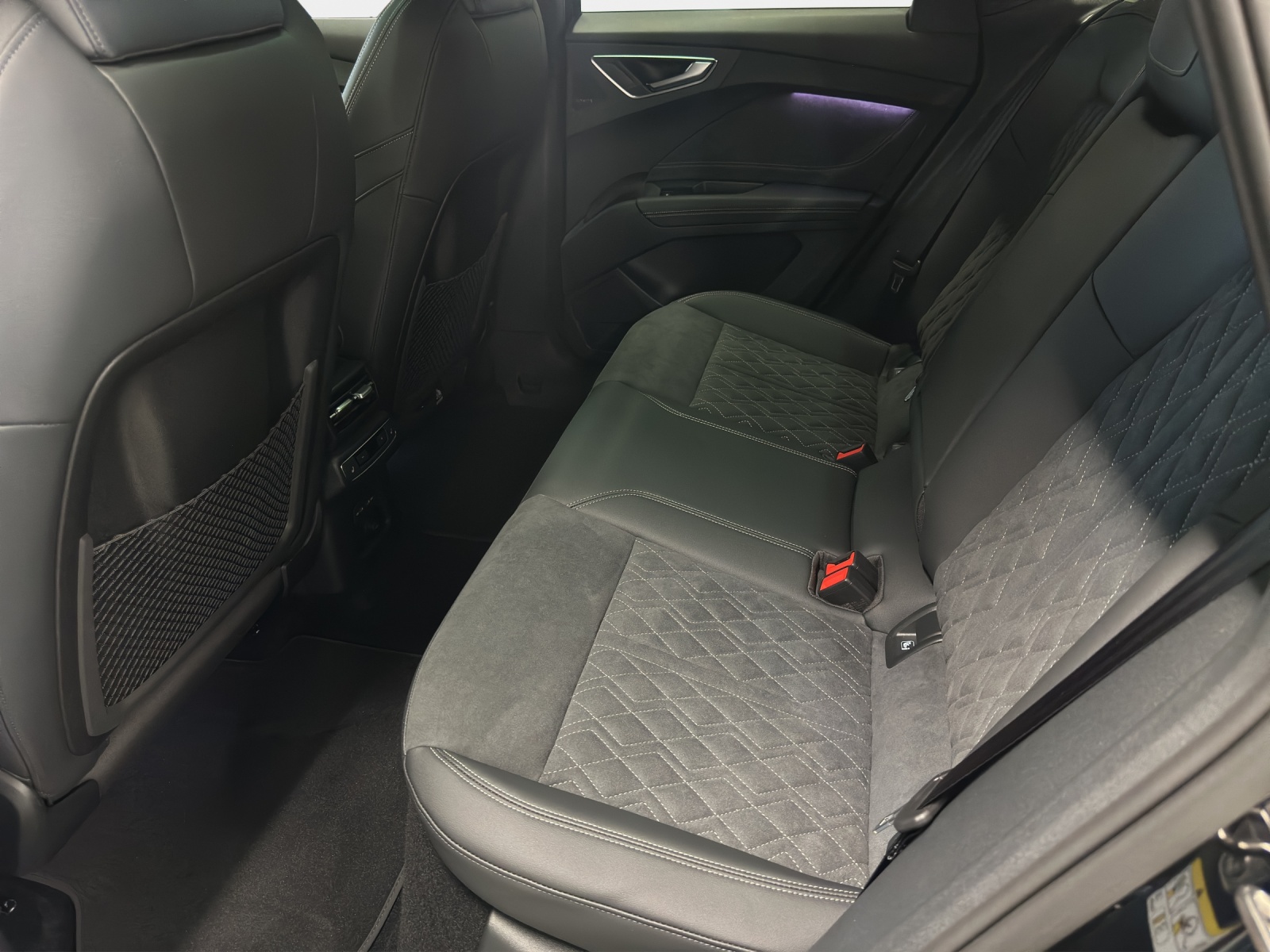 AUDI Q4 Sportback e-tron quattro performance Swiss Ski-image-11