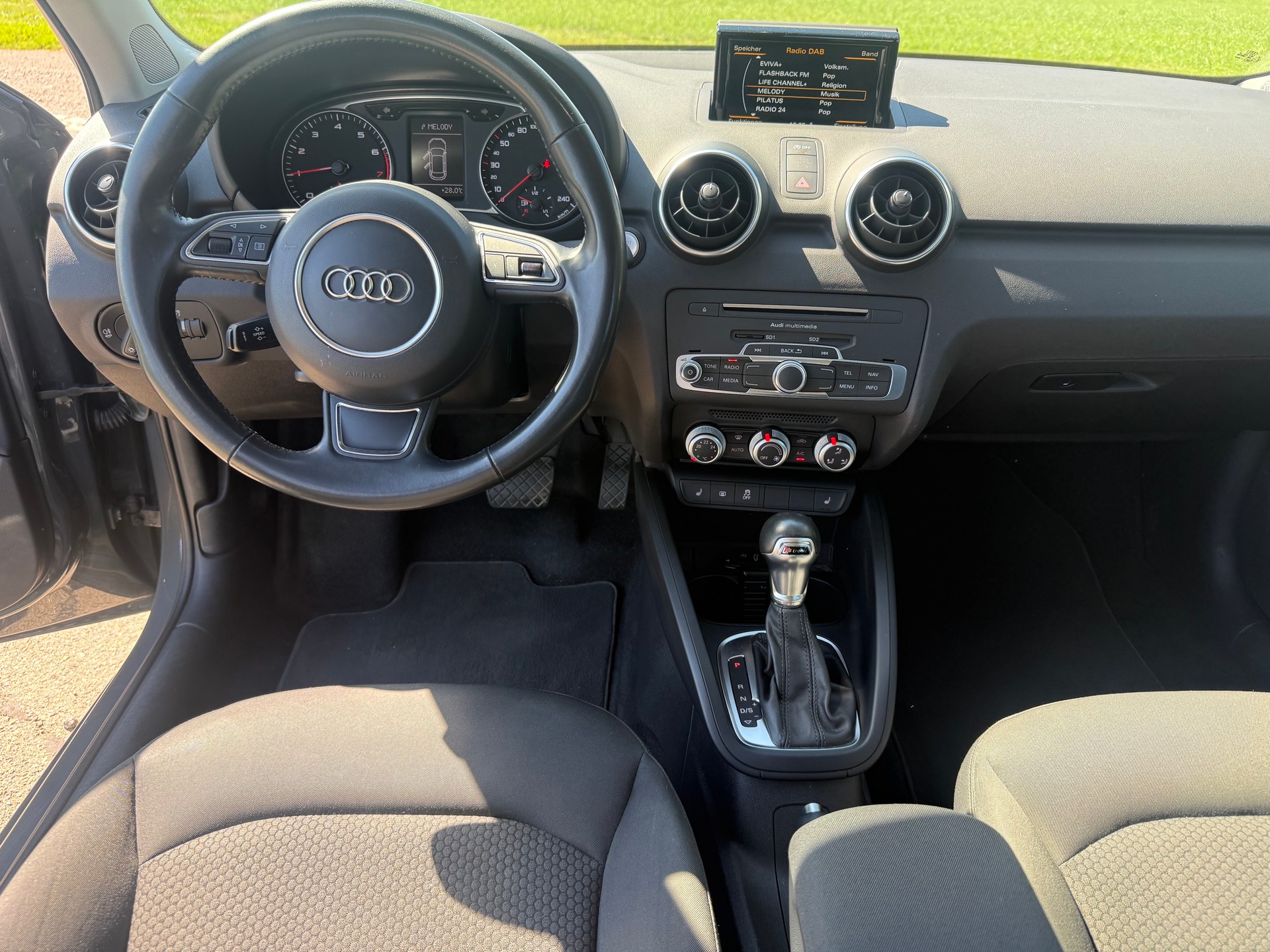 AUDI A1 Sportback 1.0 TFSI Design S-tronic-image-10