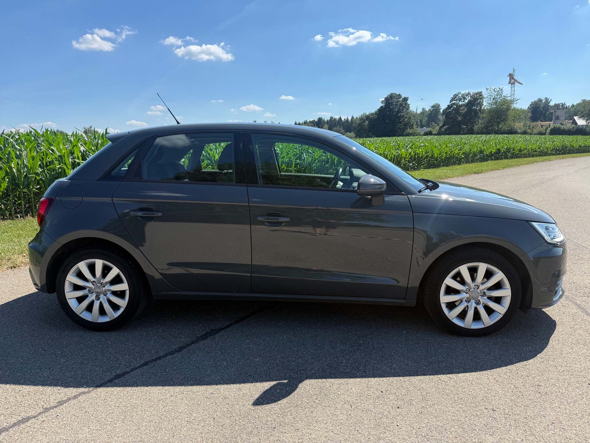 AUDI A1 Sportback 1.0 TFSI Design S-tronic-image-4