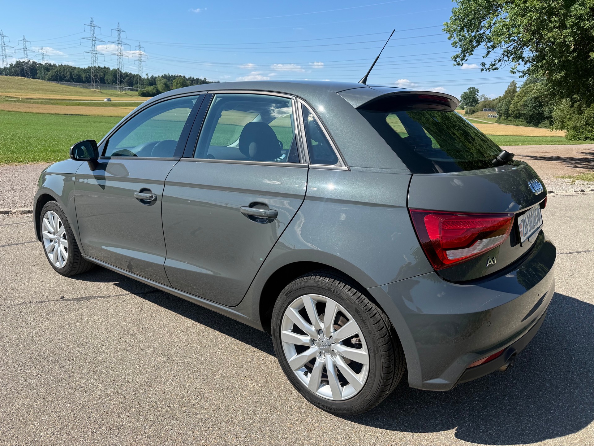 AUDI A1 Sportback 1.0 TFSI Design S-tronic-image-2