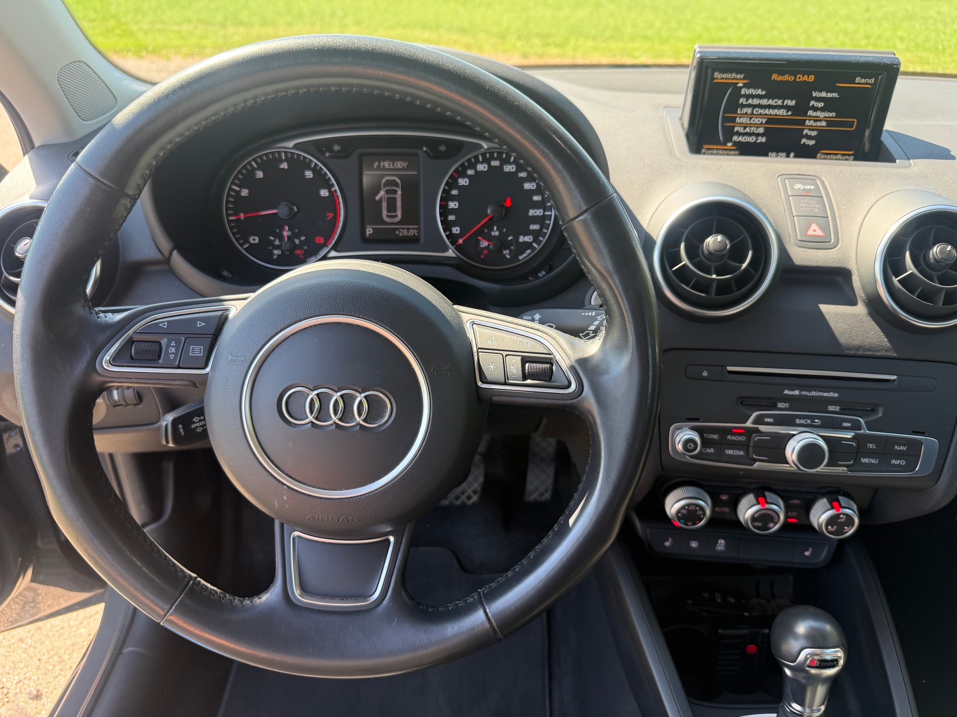 AUDI A1 Sportback 1.0 TFSI Design S-tronic-image-11