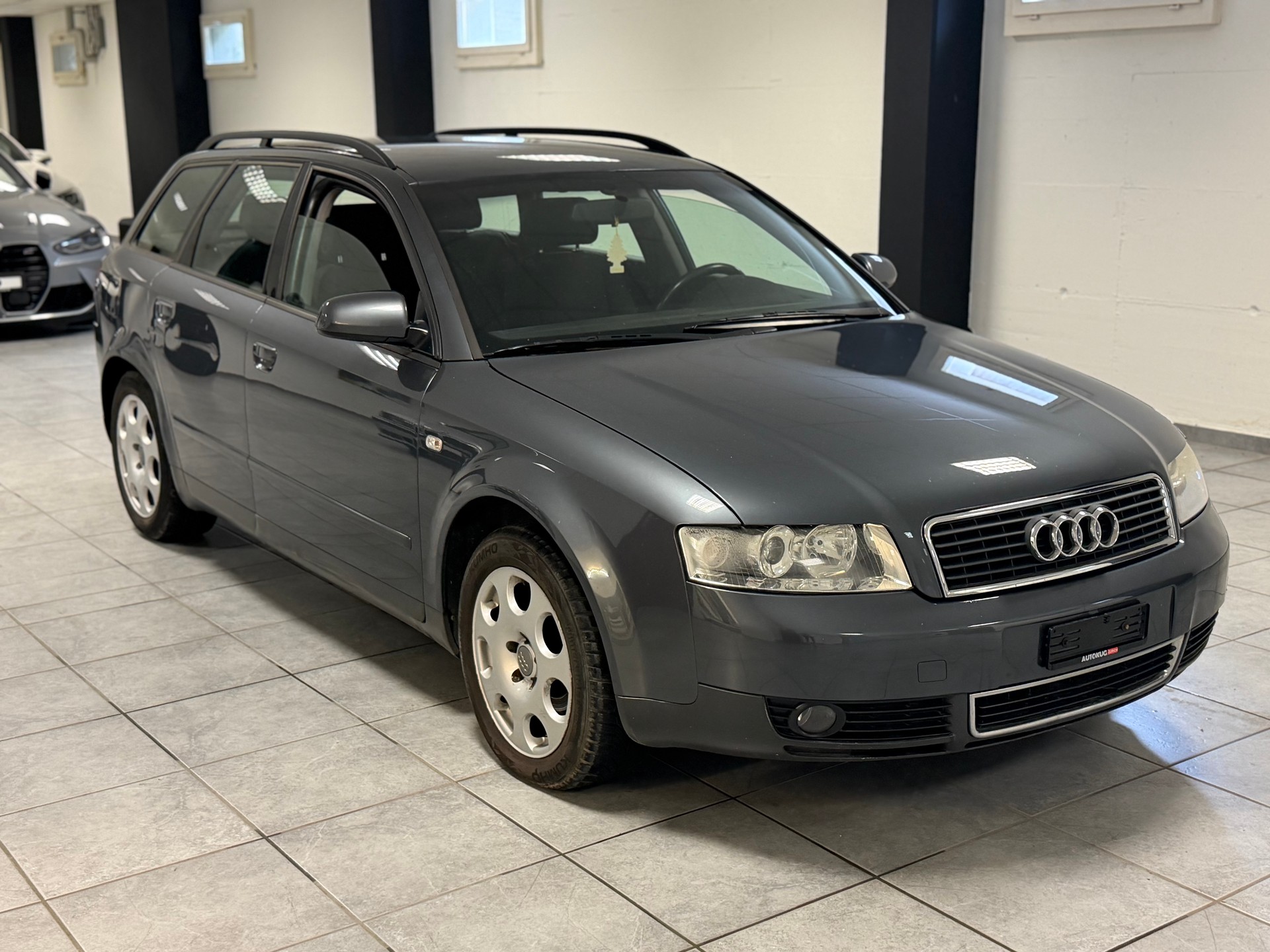 AUDI A4 Avant 2.4 V6-image-6