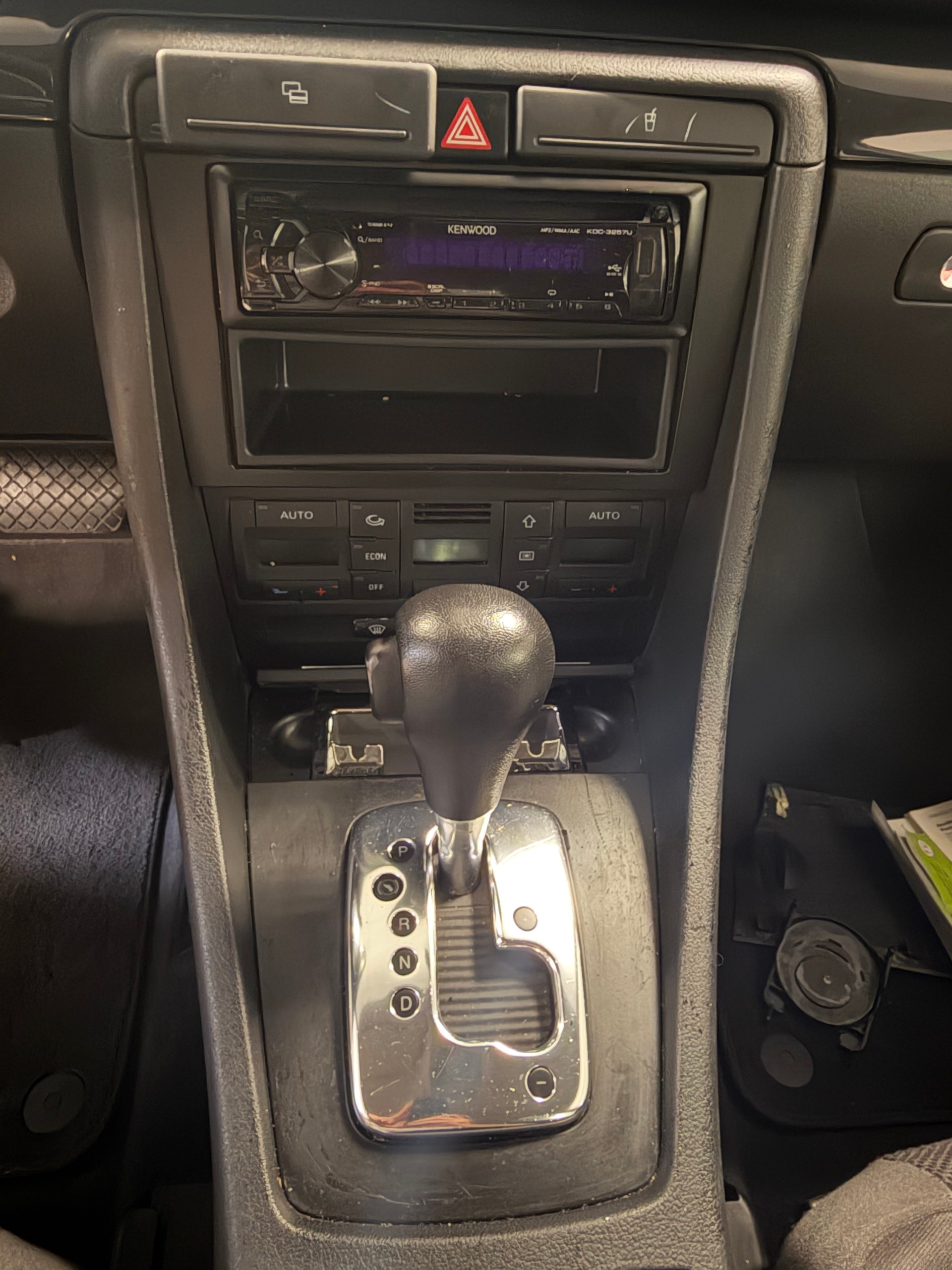 AUDI A4 Avant 2.4 V6-image-19