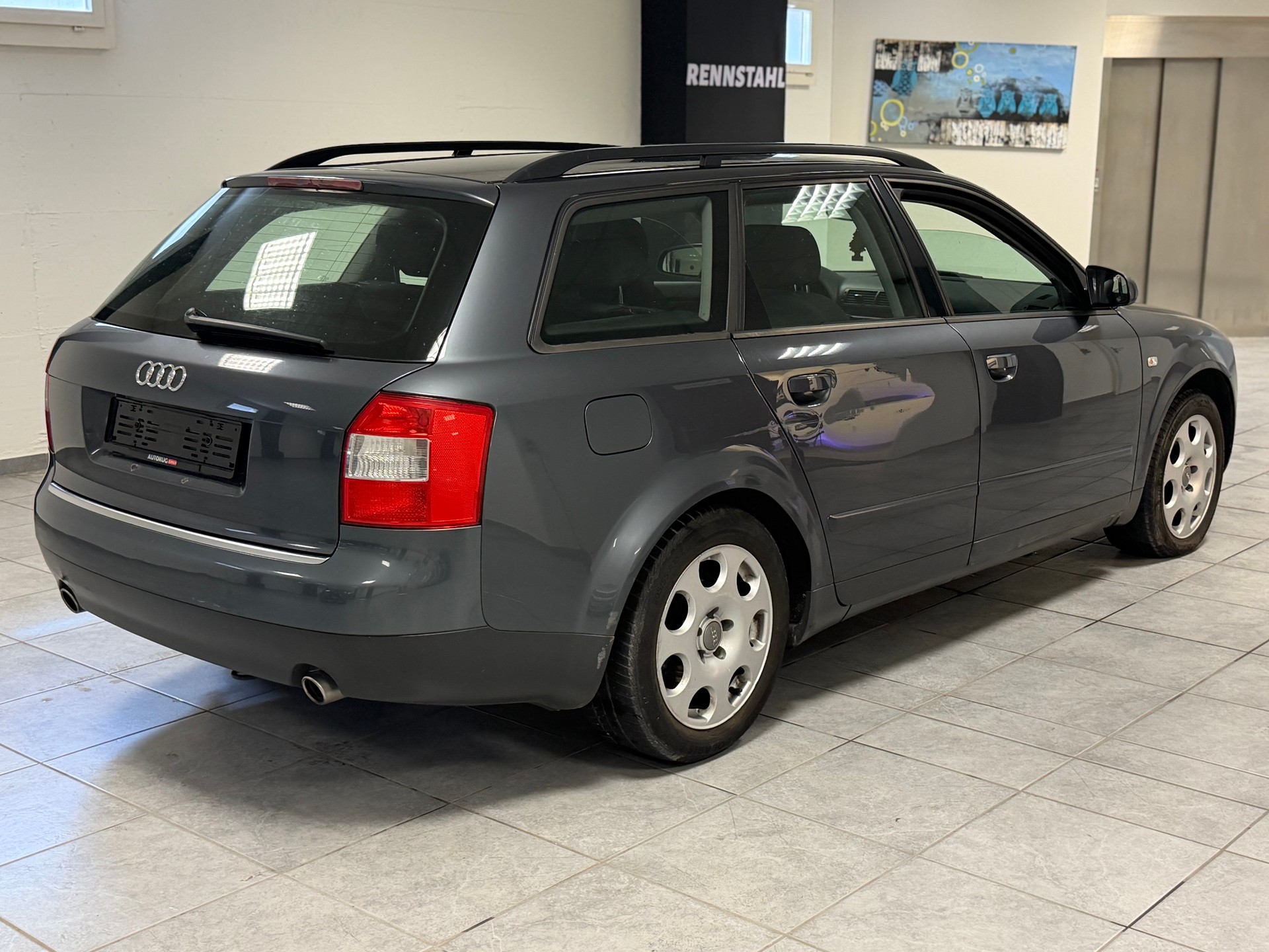 AUDI A4 Avant 2.4 V6-image-10
