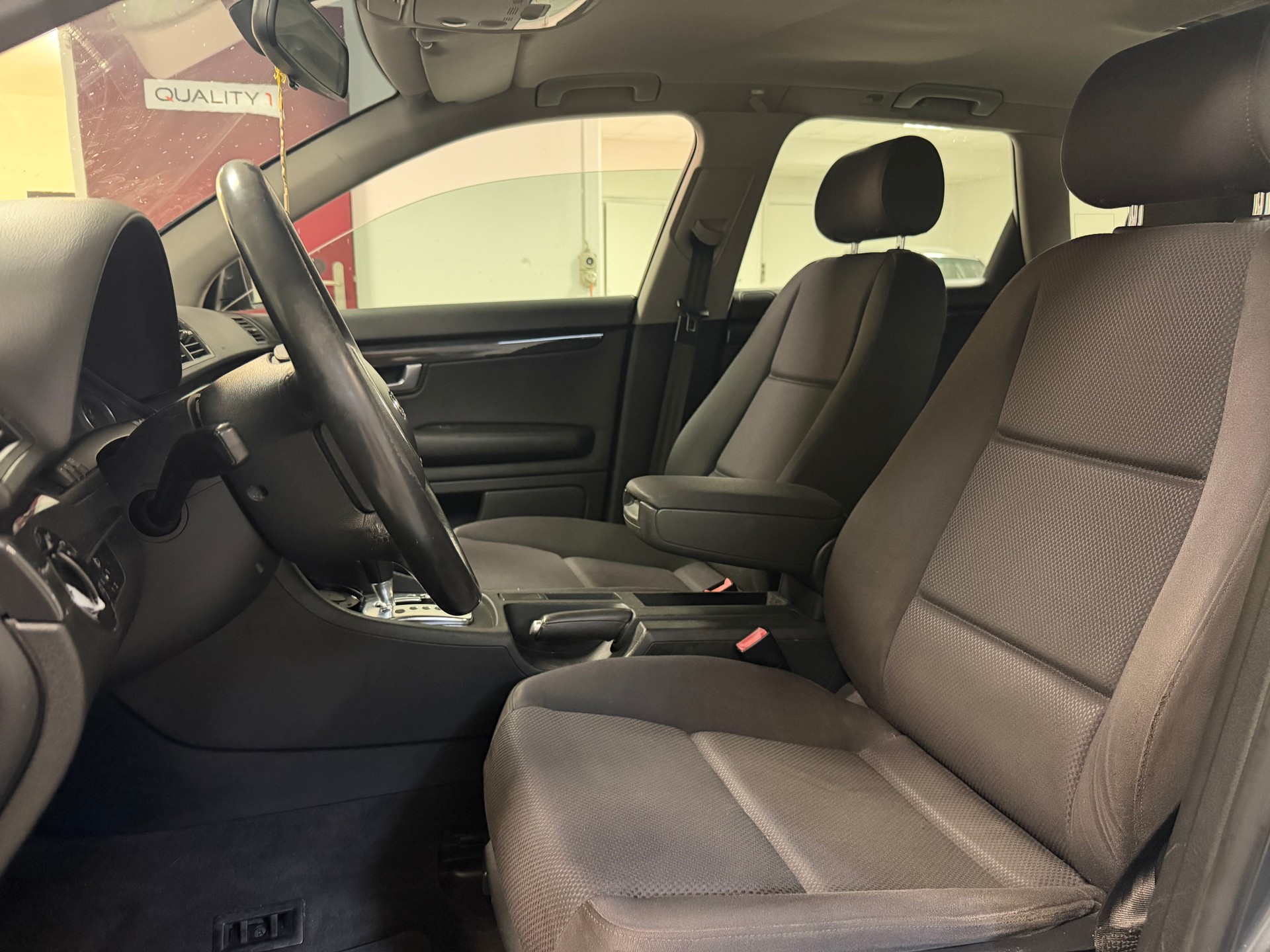 AUDI A4 Avant 2.4 V6-image-16