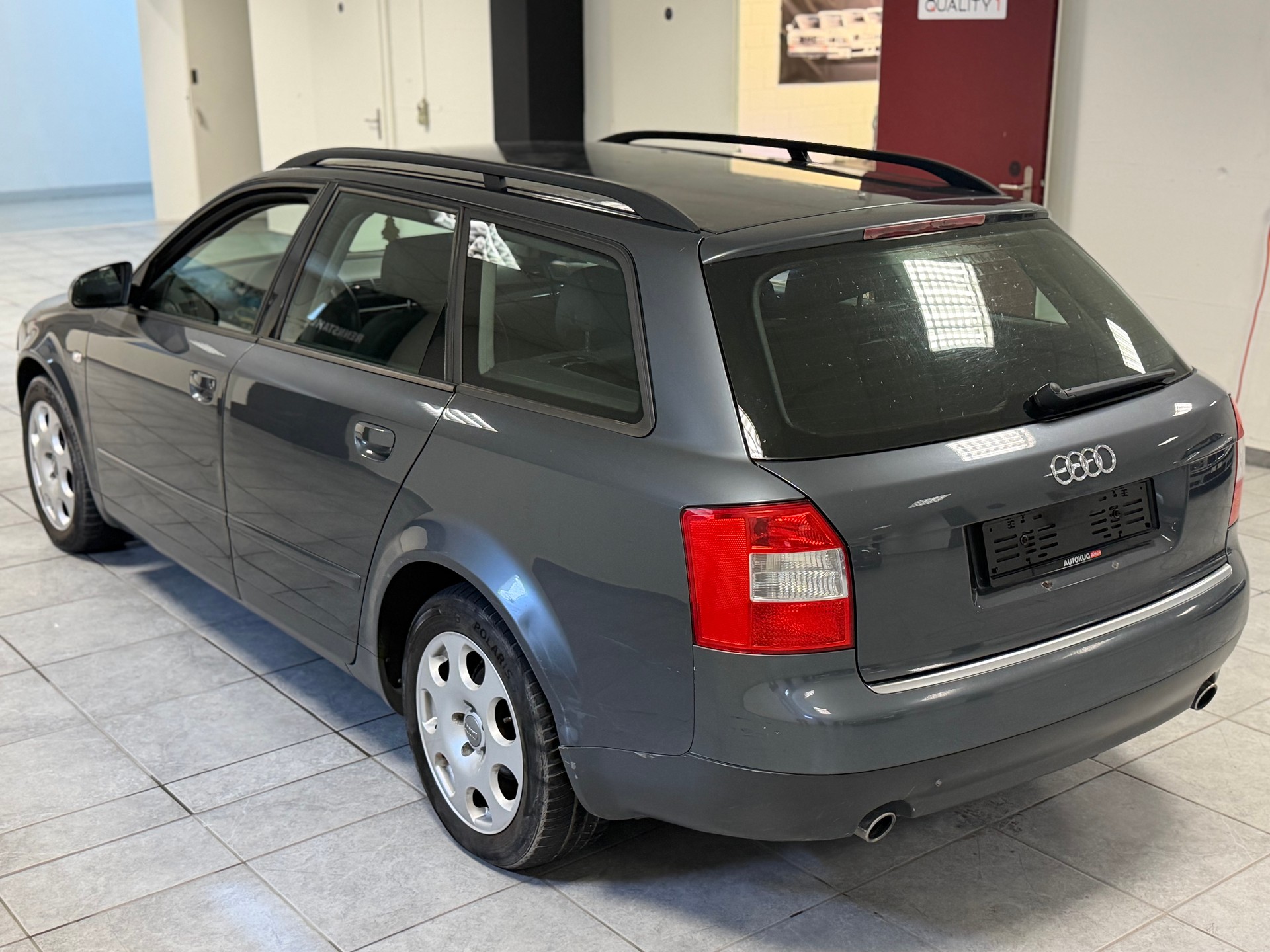 AUDI A4 Avant 2.4 V6-image-3
