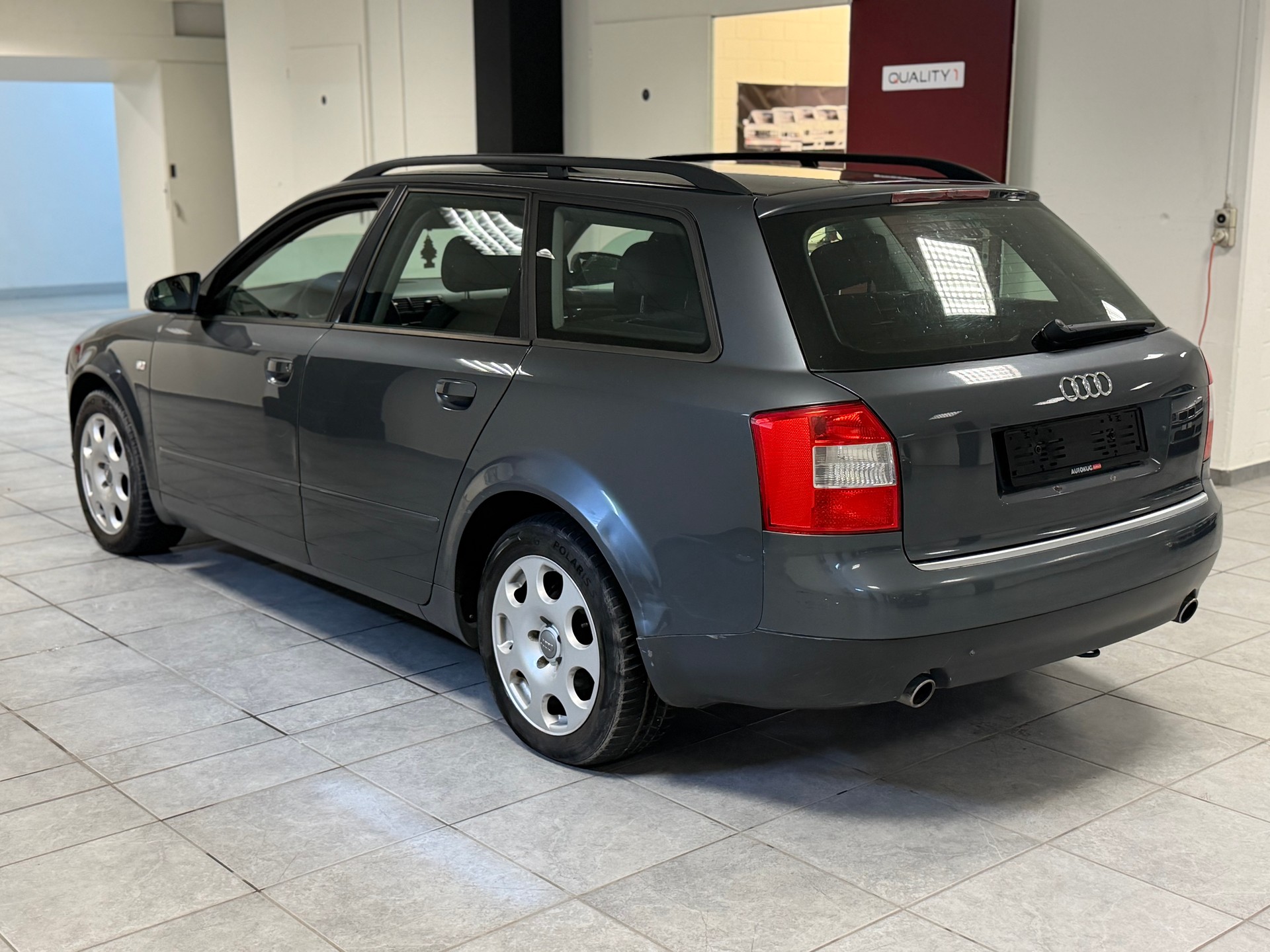 AUDI A4 Avant 2.4 V6-image-4