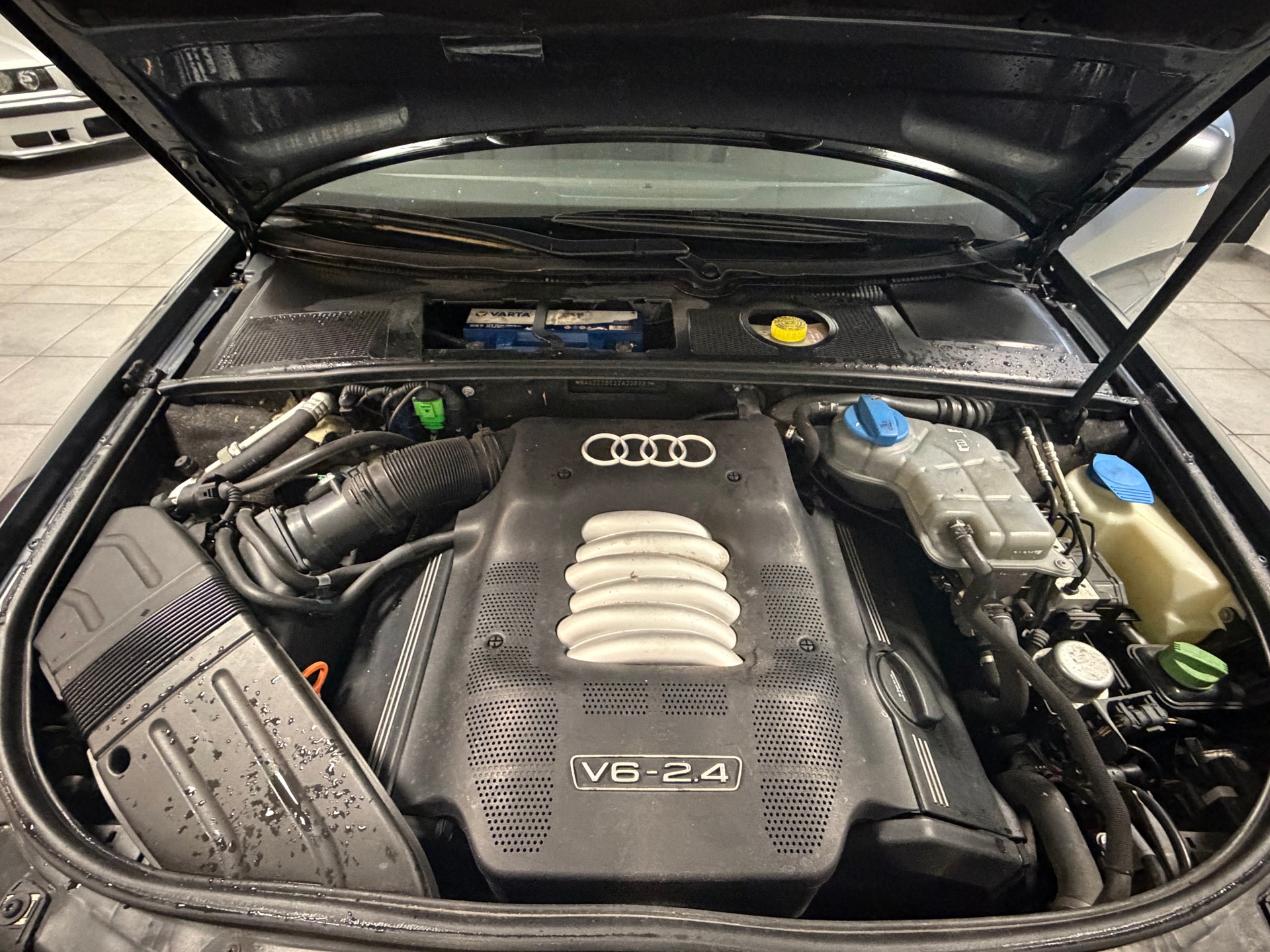 AUDI A4 Avant 2.4 V6-image-18