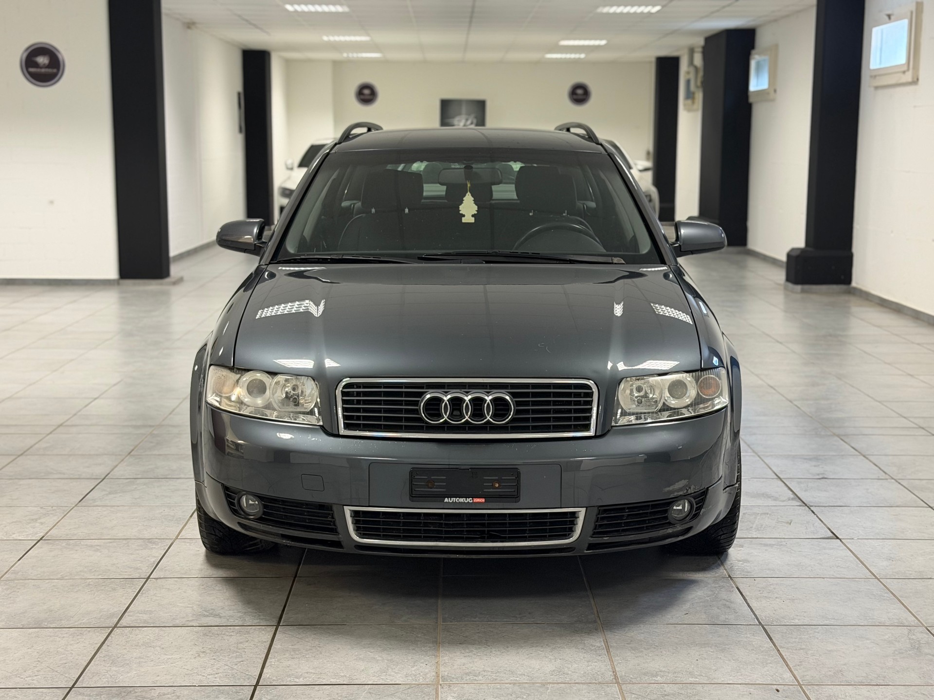 AUDI A4 Avant 2.4 V6-image-1