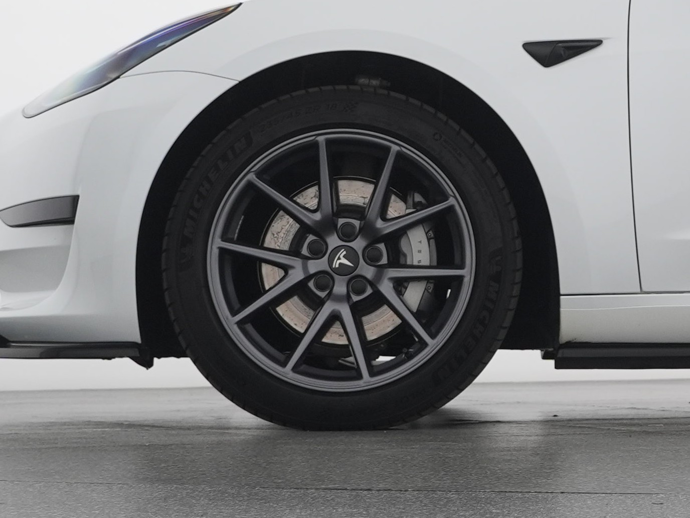 TESLA Model 3 Standard Range Plus Rear-Wheel Drive-showroom-element-2