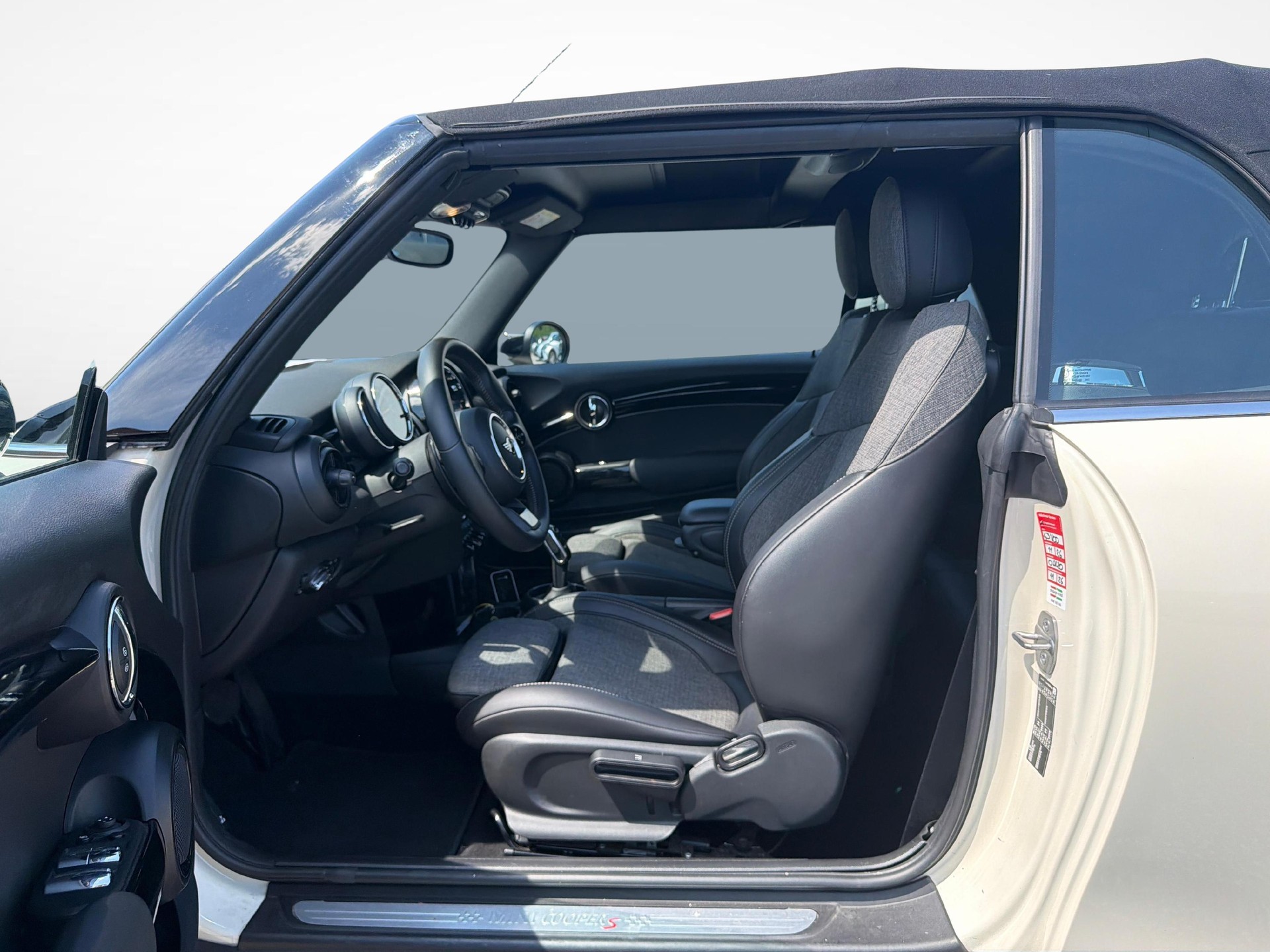 MINI Cabrio F57 2.0i Cooper S-image-10