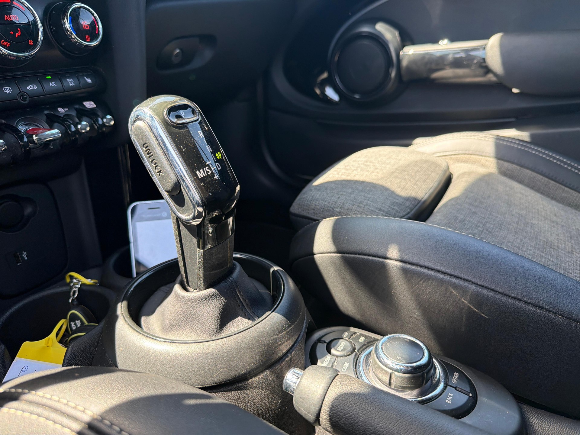 MINI Cabrio F57 2.0i Cooper S-image-16
