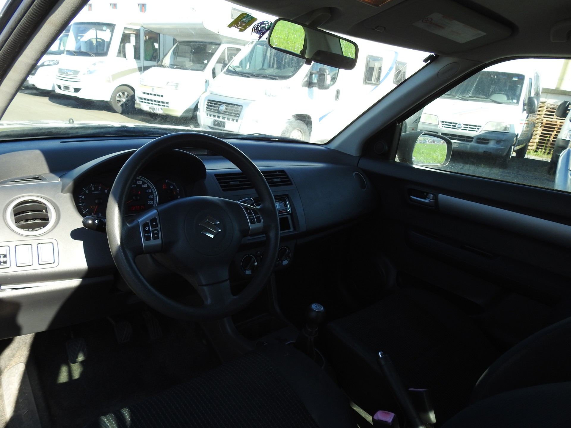 SUZUKI Swift 1.3i 16V GL Top-image-12