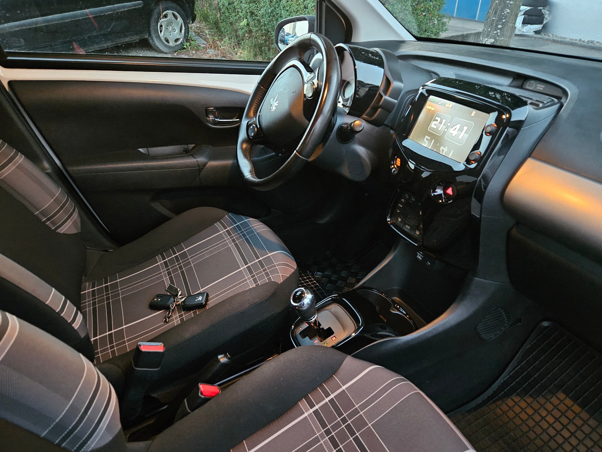 PEUGEOT 108 1.0 VTi Allure Top ETG-image-9
