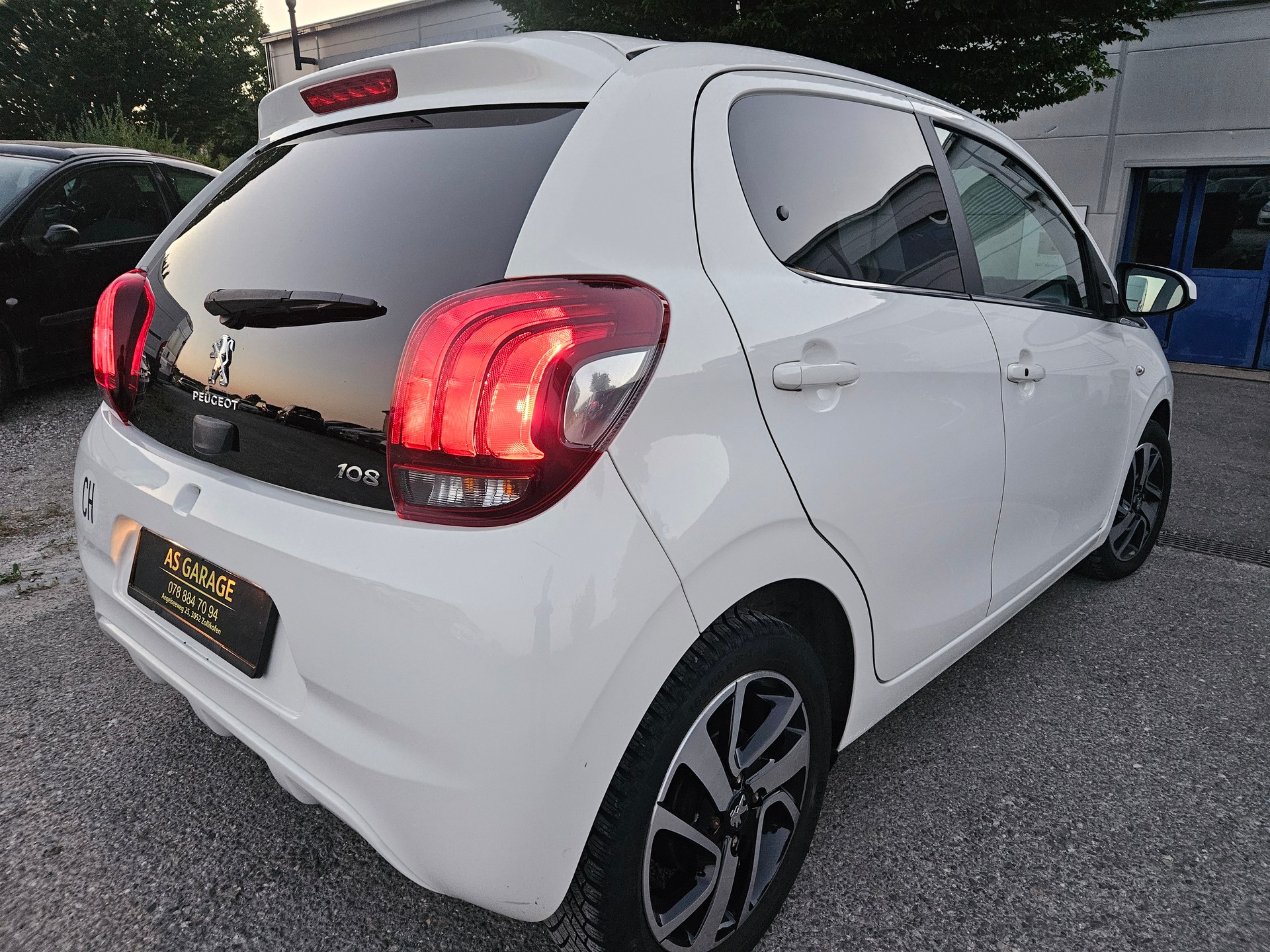 PEUGEOT 108 1.0 VTi Allure Top ETG-image-5