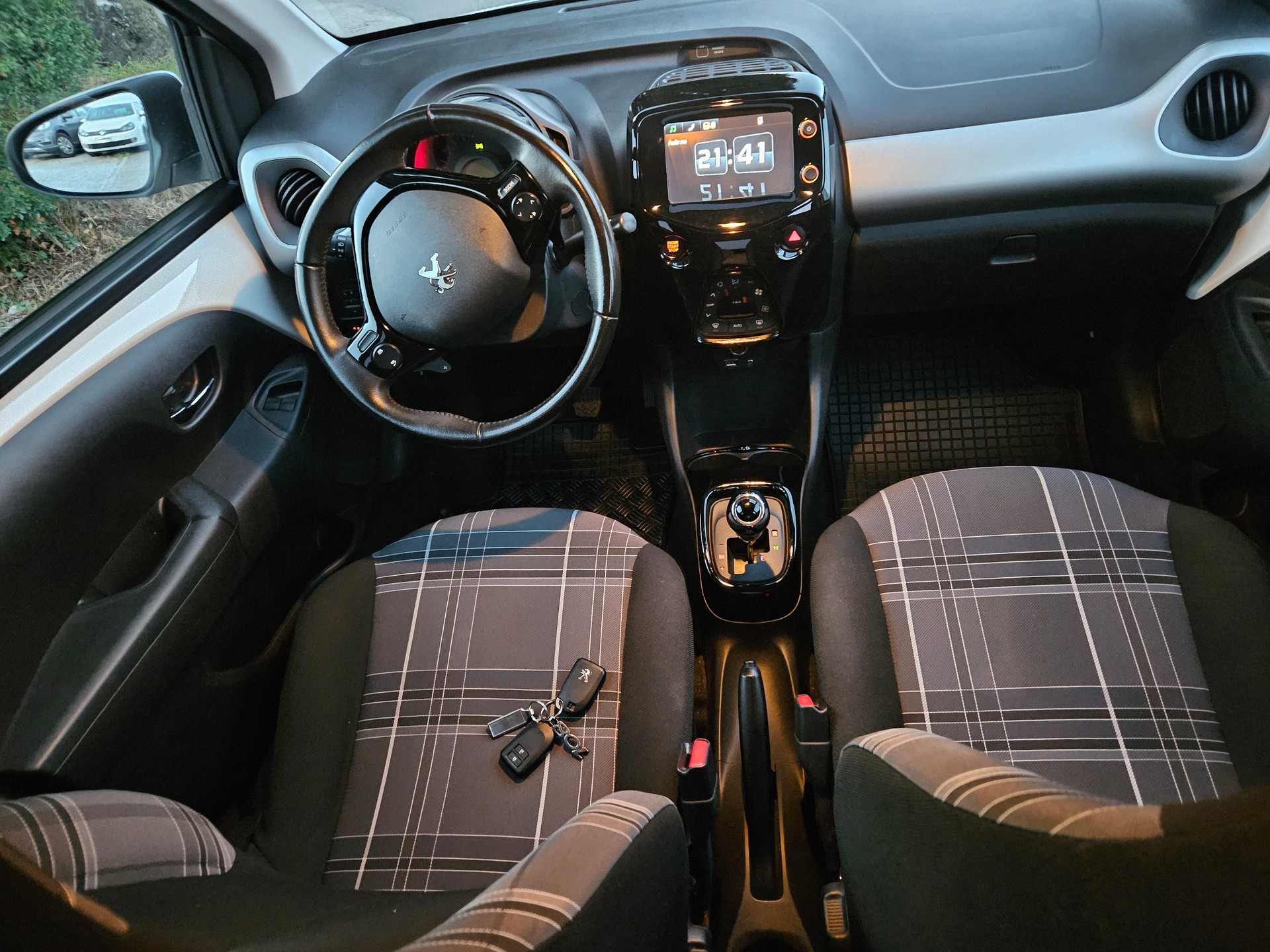 PEUGEOT 108 1.0 VTi Allure Top ETG-image-8