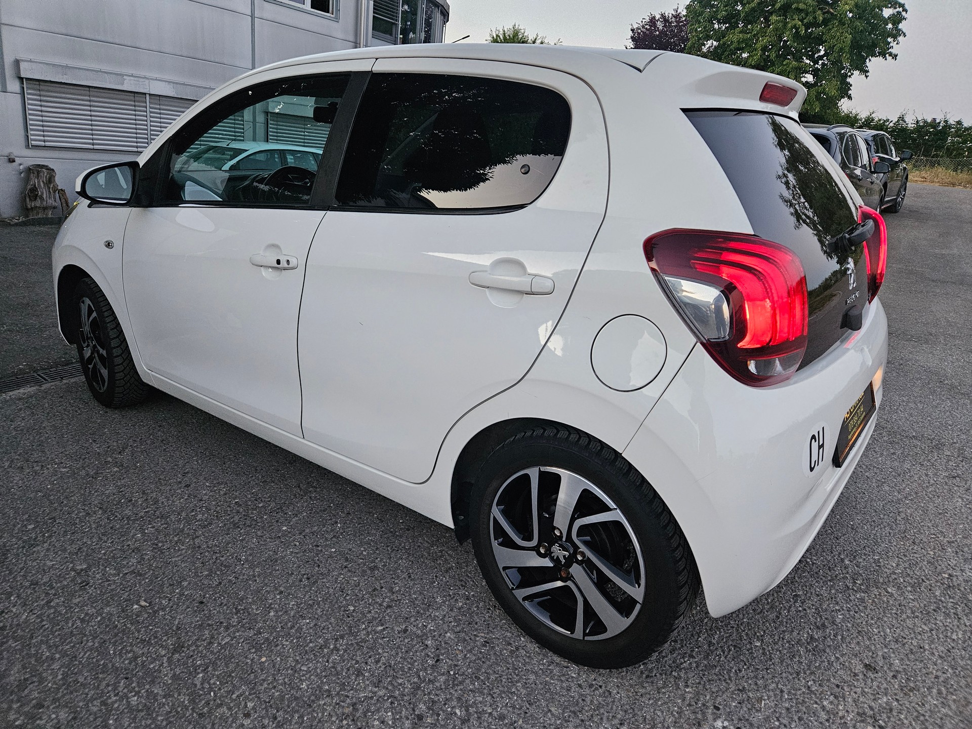 PEUGEOT 108 1.0 VTi Allure Top ETG-image-3