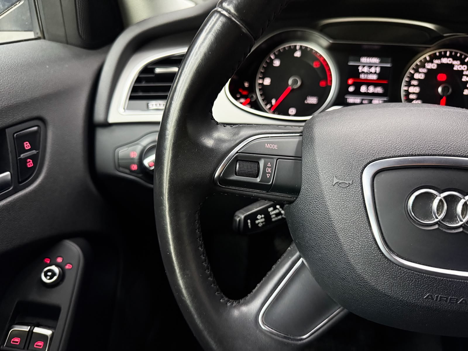 AUDI A4 Avant 2.0 TDI-image-9