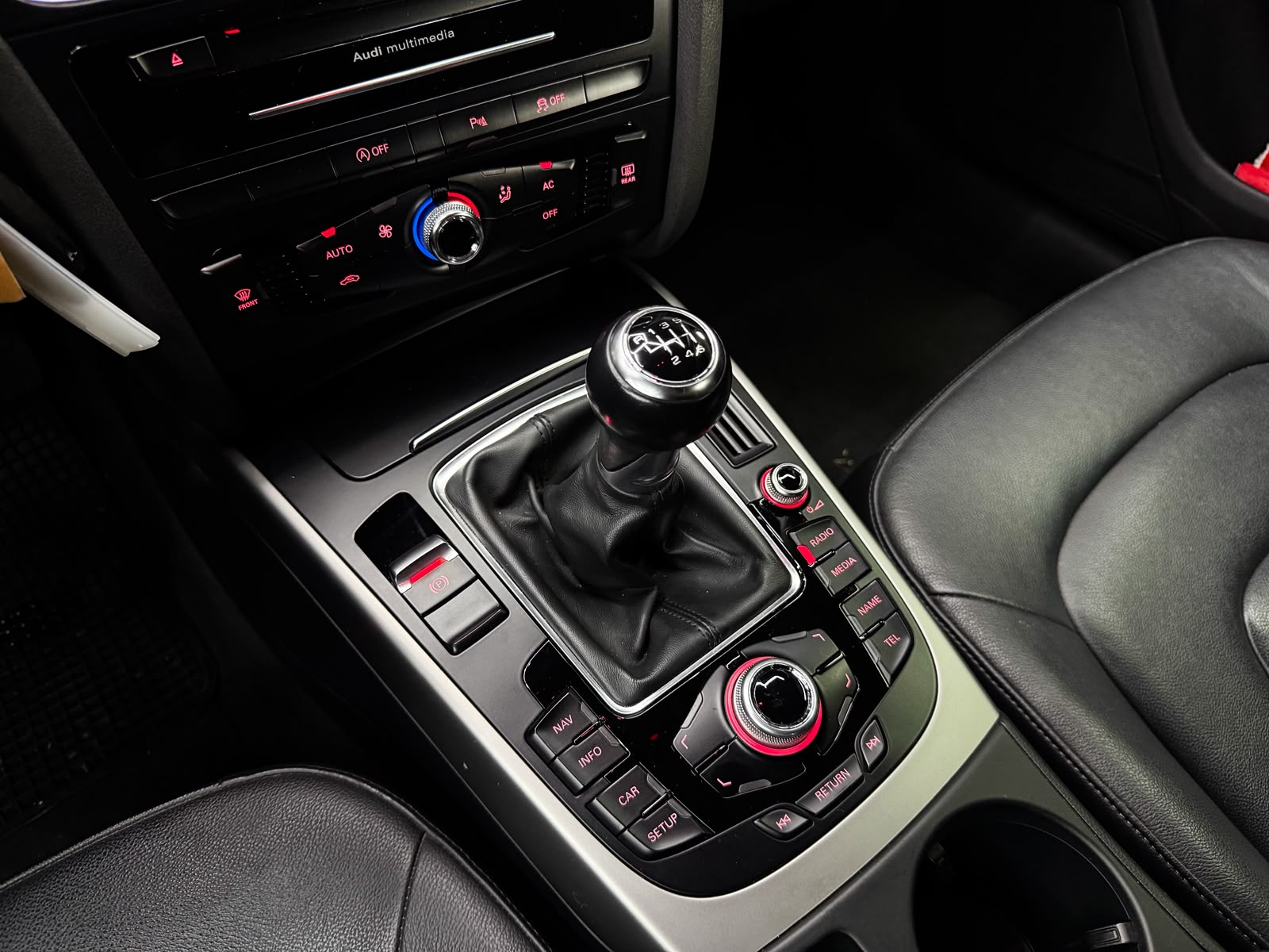 AUDI A4 Avant 2.0 TDI-image-14