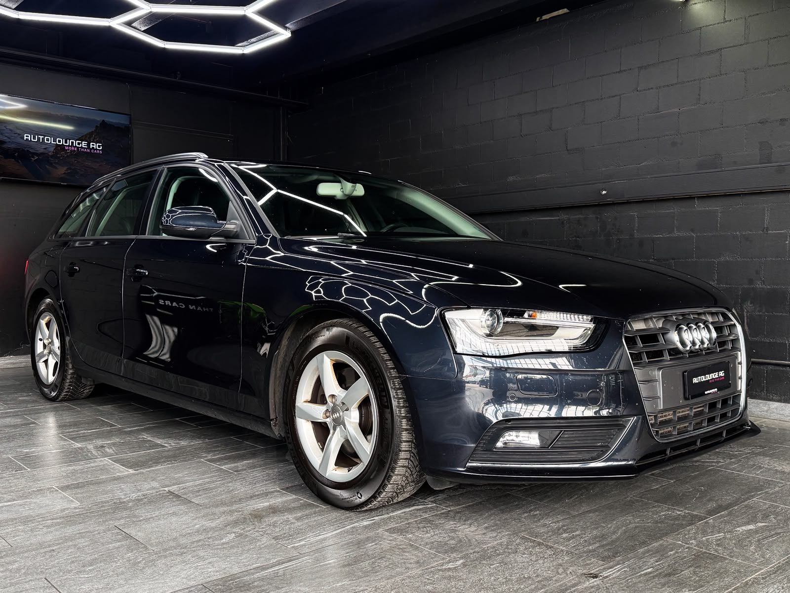 AUDI A4 Avant 2.0 TDI-image-1