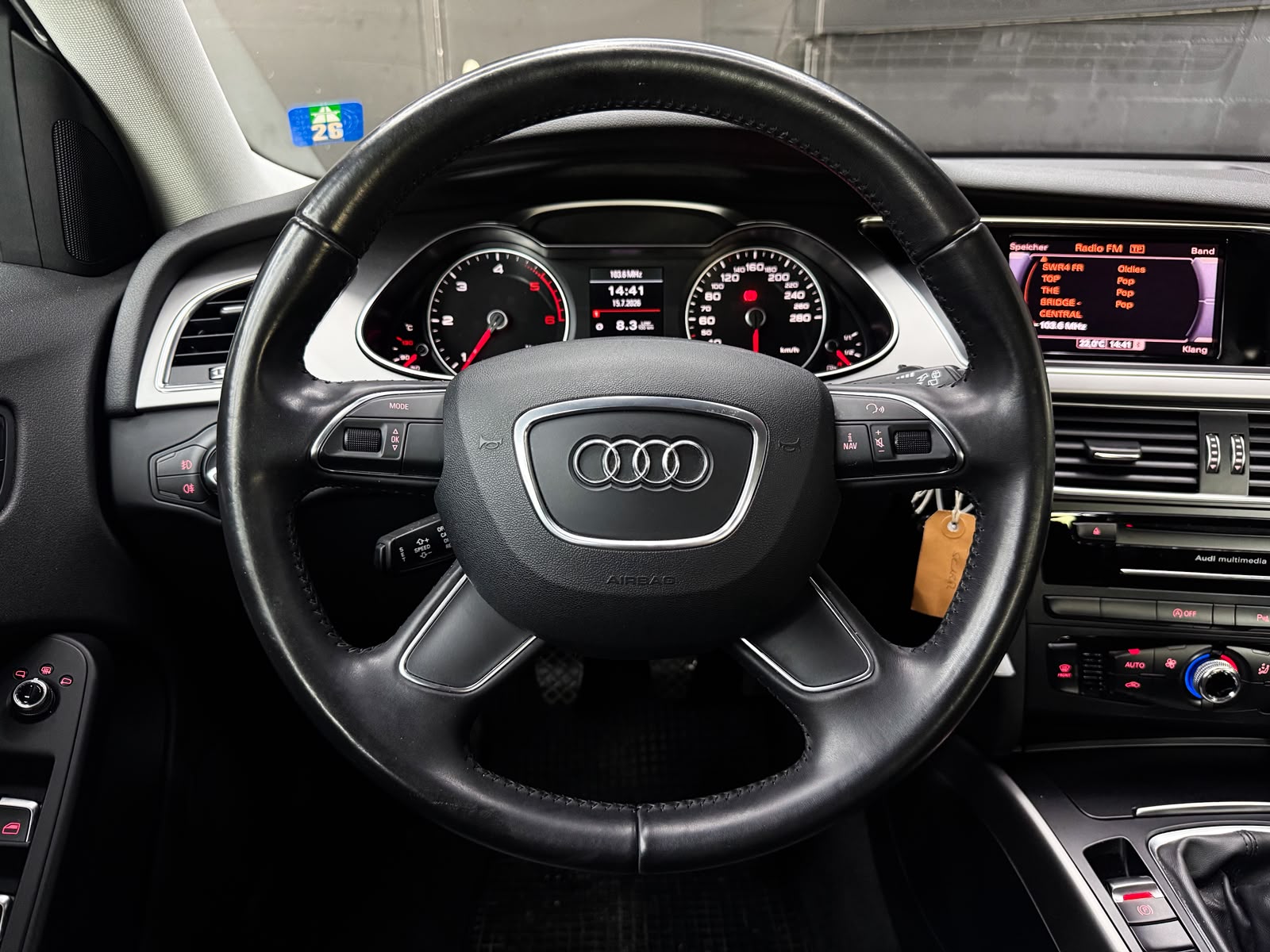 AUDI A4 Avant 2.0 TDI-image-8