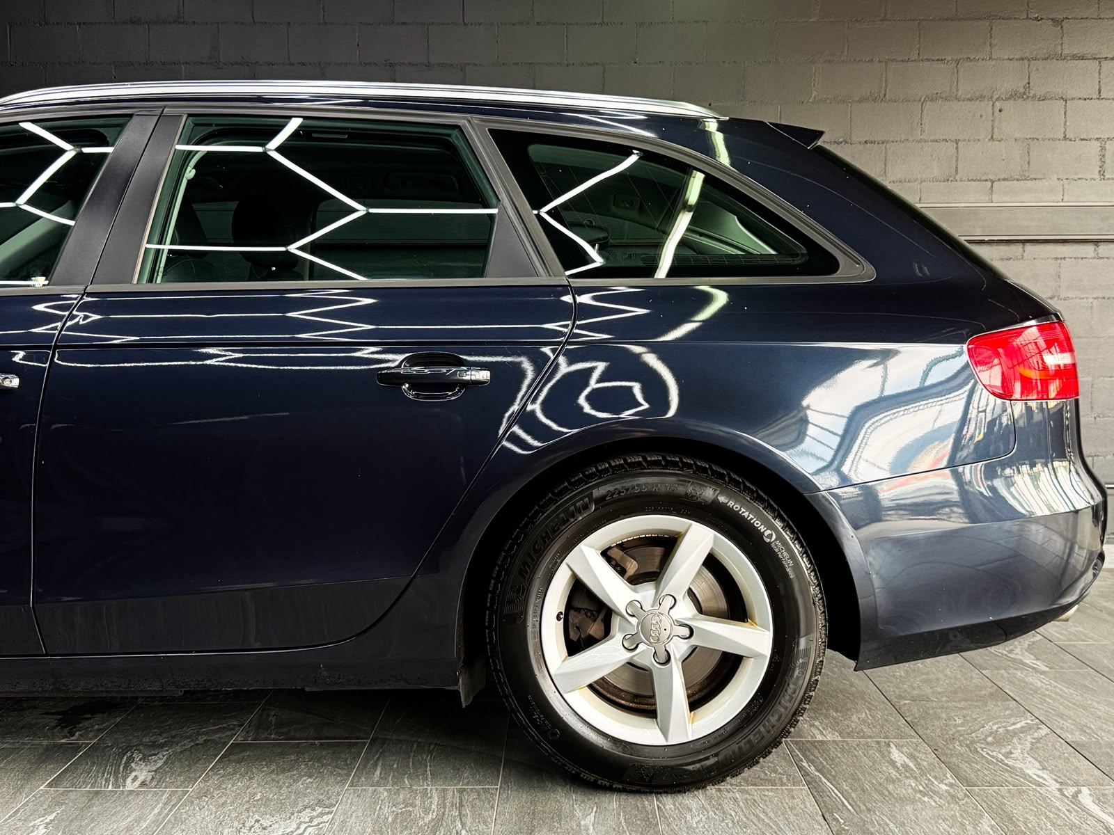 AUDI A4 Avant 2.0 TDI-image-6