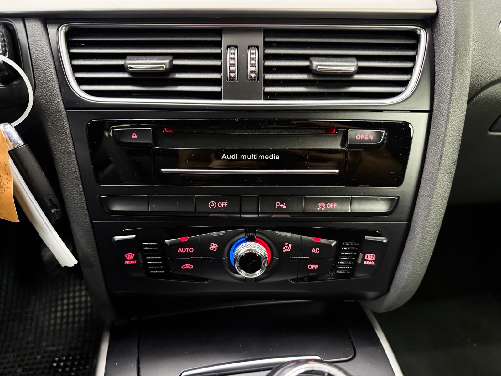 AUDI A4 Avant 2.0 TDI-image-12