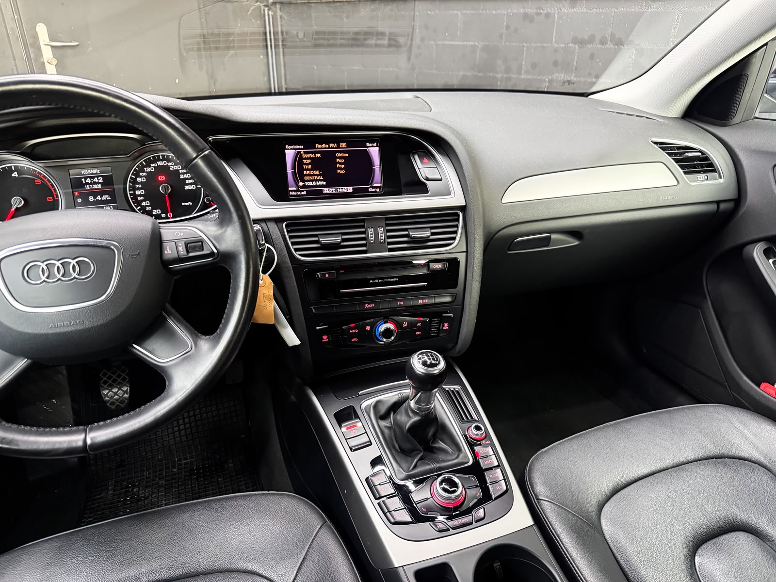 AUDI A4 Avant 2.0 TDI-image-11