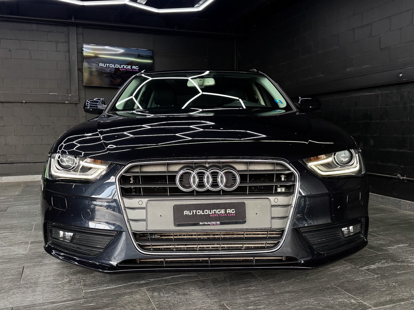AUDI A4 Avant 2.0 TDI-image-2