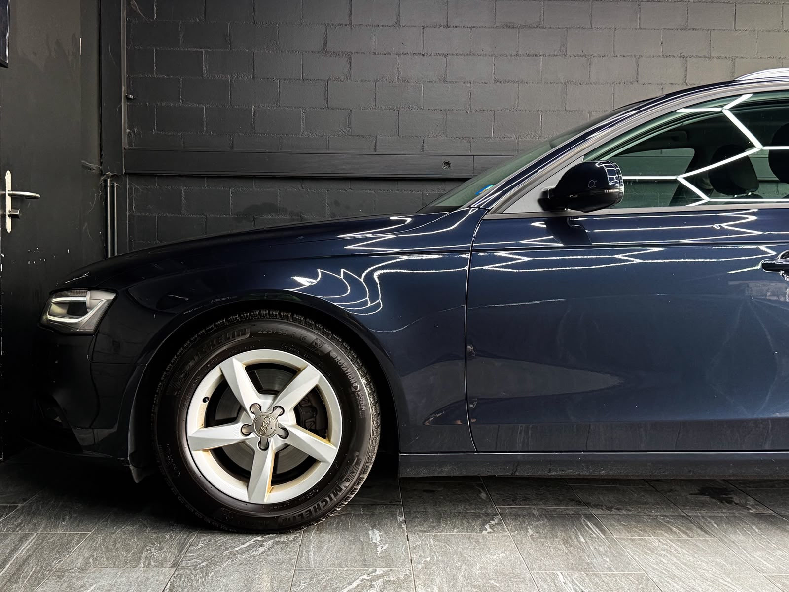 AUDI A4 Avant 2.0 TDI-image-5