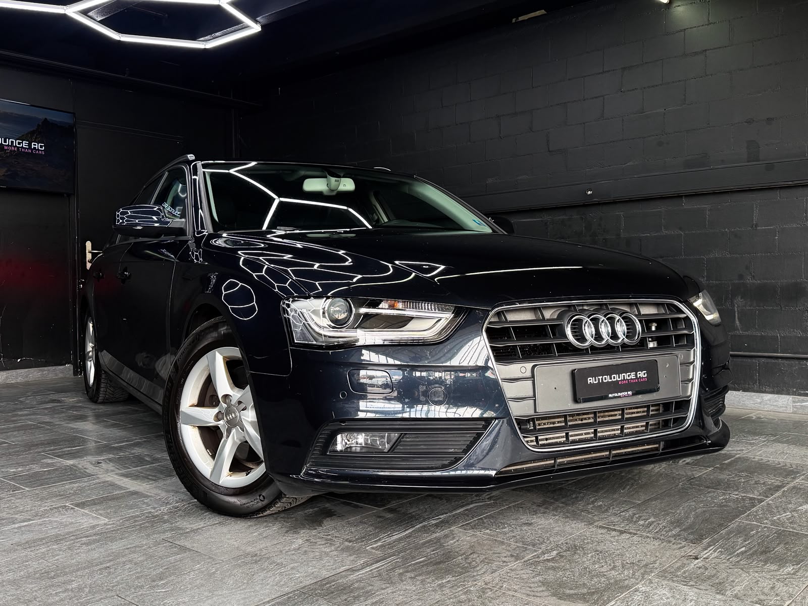 AUDI A4 Avant 2.0 TDI-image-0