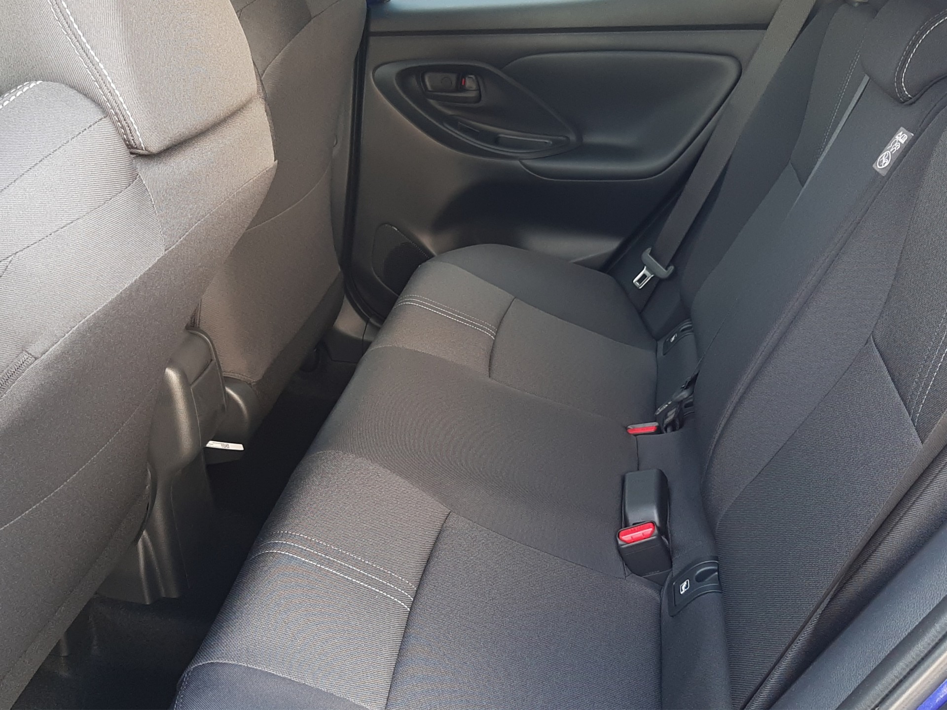 TOYOTA Yaris 1.5 VVT-i HSD Trend-image-12