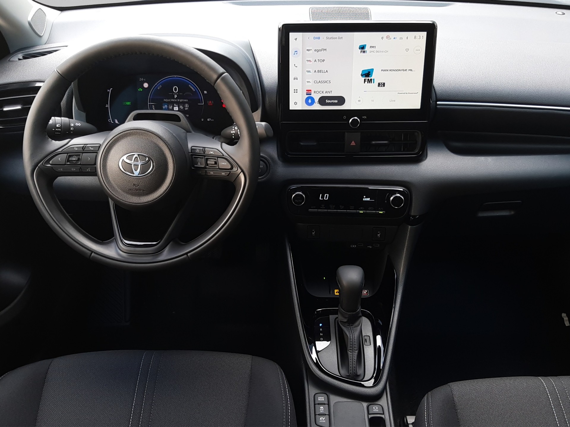 TOYOTA Yaris 1.5 VVT-i HSD Trend-image-11