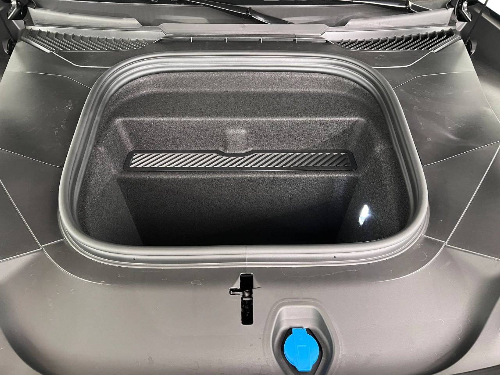 PORSCHE Cayenne Electric-image-13