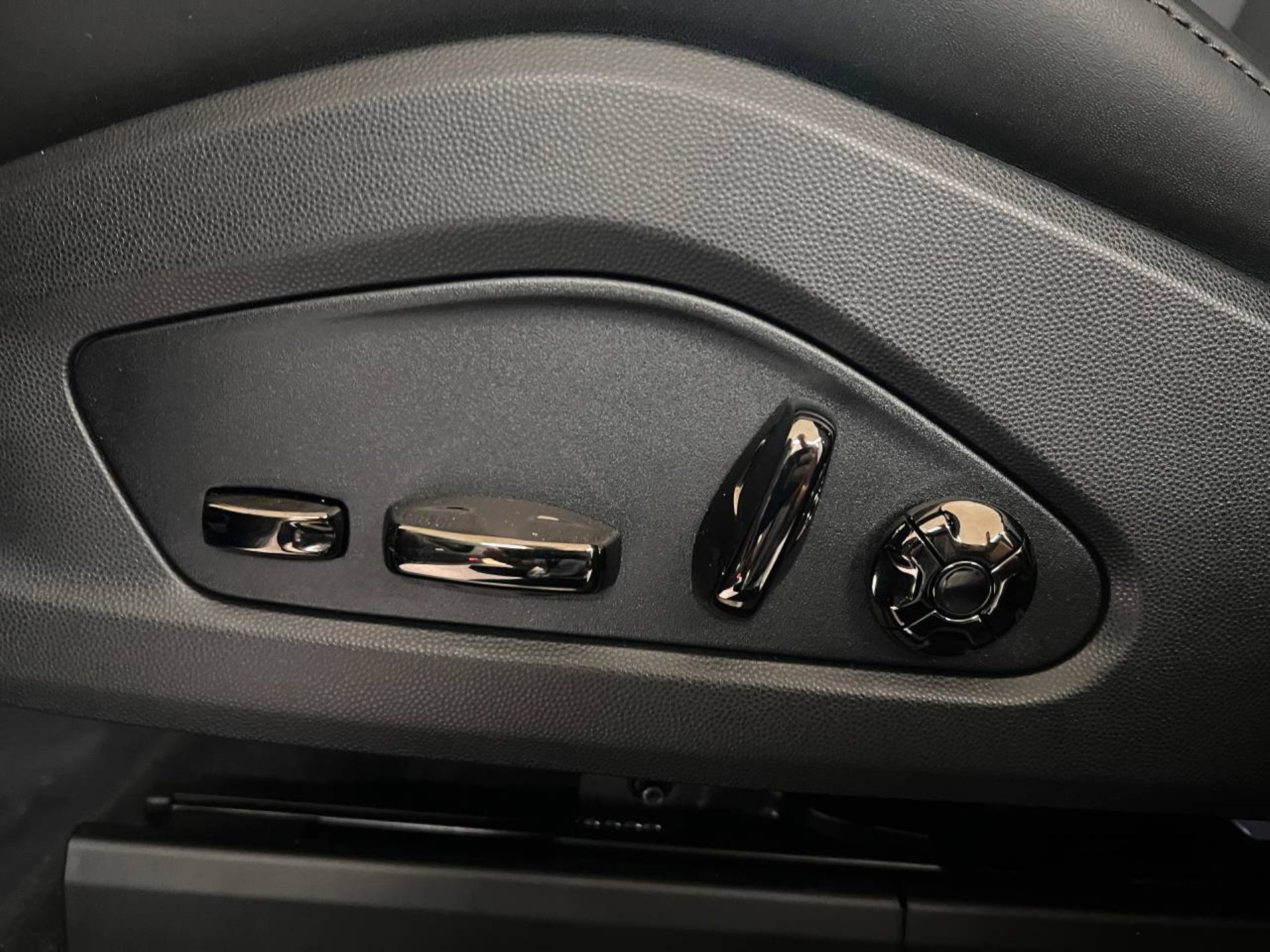 PORSCHE Cayenne Electric-image-23