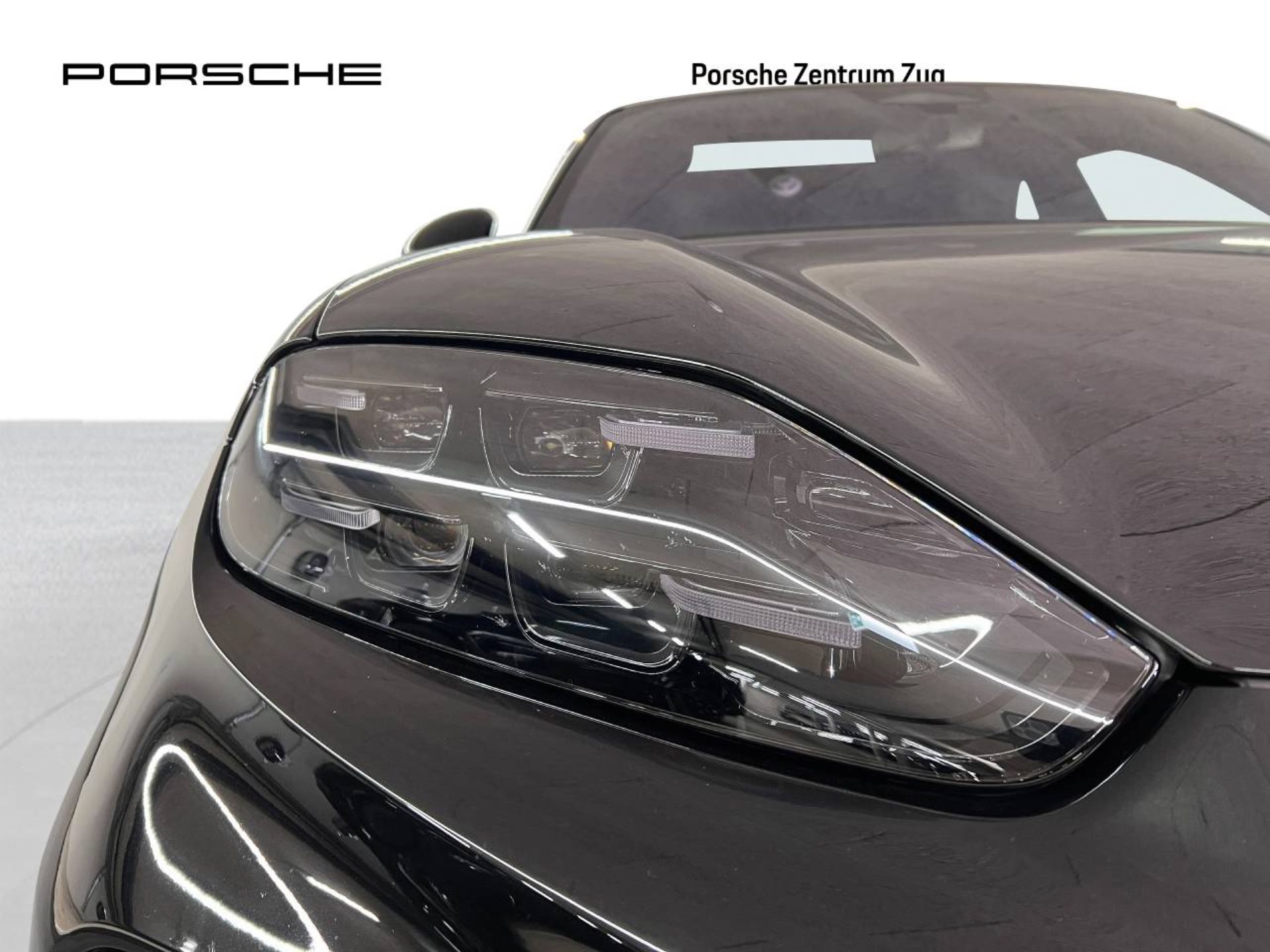 PORSCHE Cayenne Electric-image-11