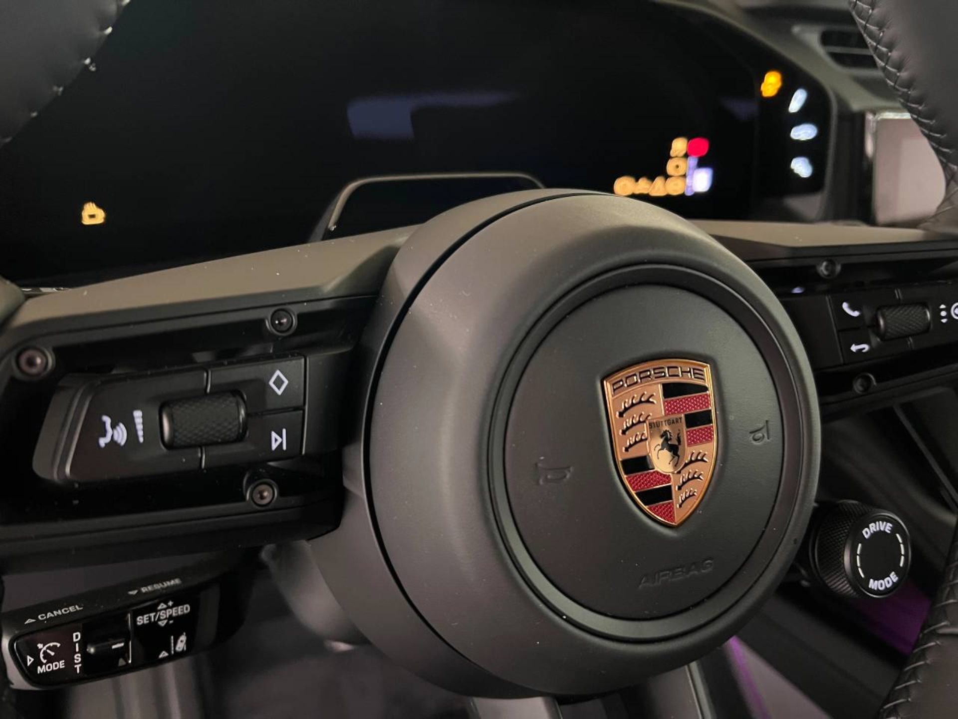 PORSCHE Cayenne Electric-image-17