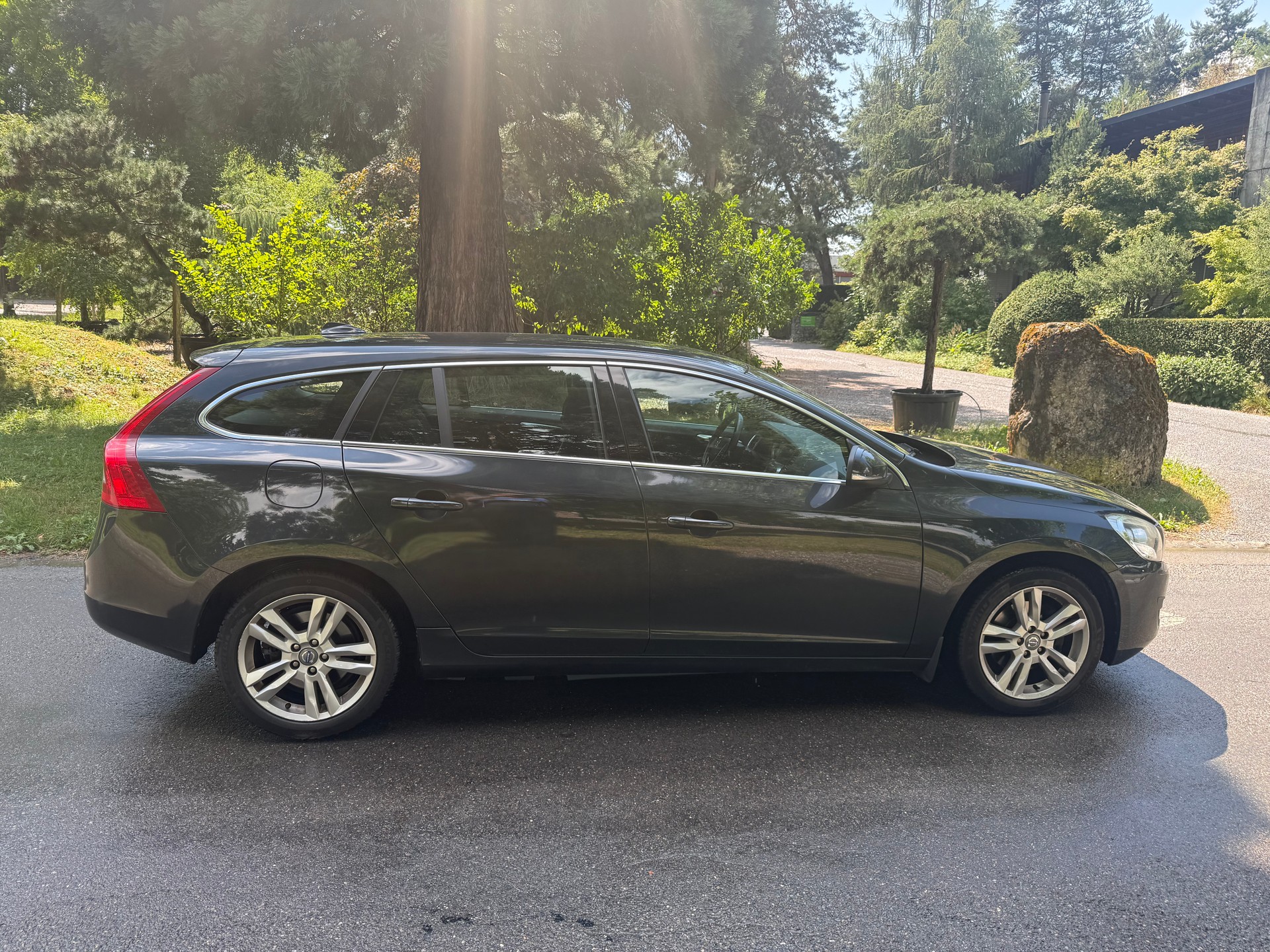 VOLVO V60 D3 Momentum Geartronic-image-5