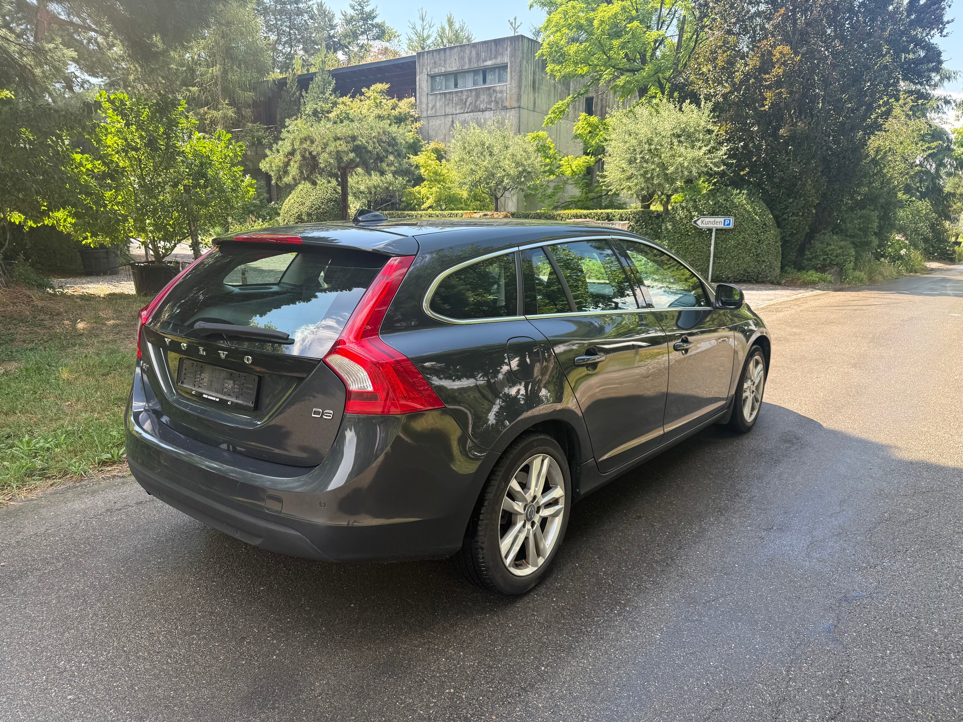 VOLVO V60 D3 Momentum Geartronic-image-4