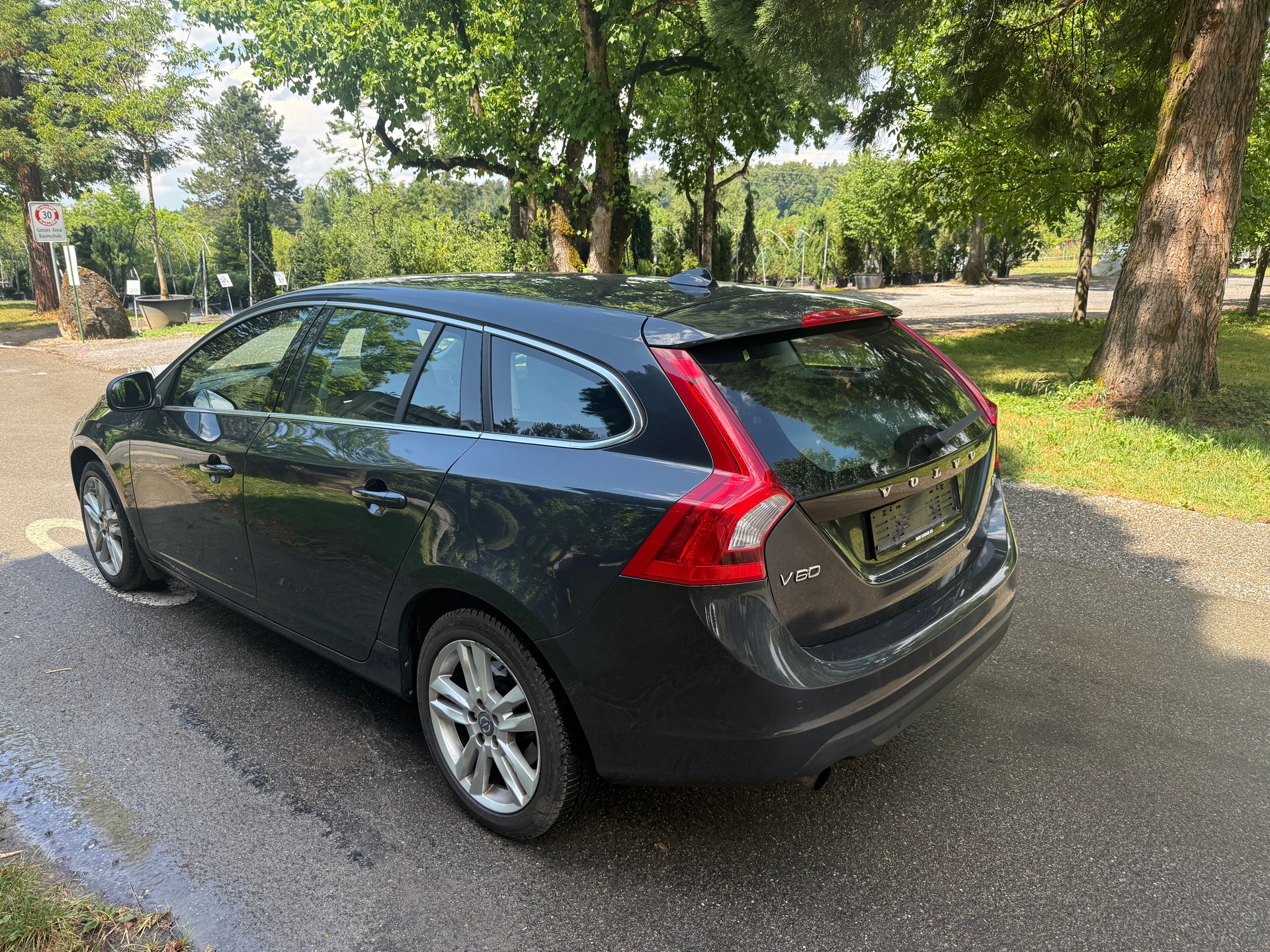 VOLVO V60 D3 Momentum Geartronic-image-2