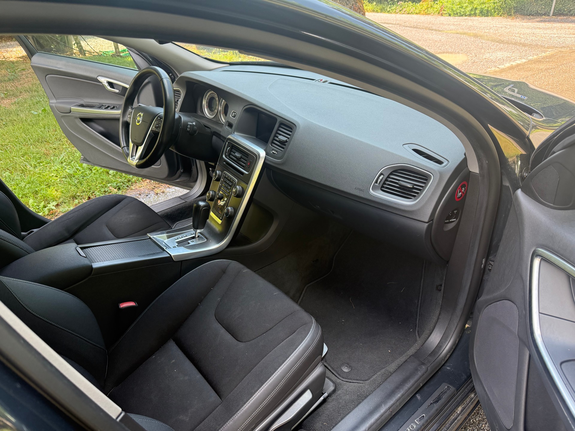 VOLVO V60 D3 Momentum Geartronic-image-7